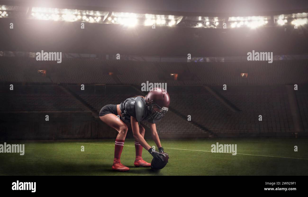 Bild eines Mädchens in Uniform eines American Football-Mannschaftsspielers, der sich darauf vorbereitet, den Ball im Stadion zu spielen. Sportkonzept. Gemischte Medien Stockfoto