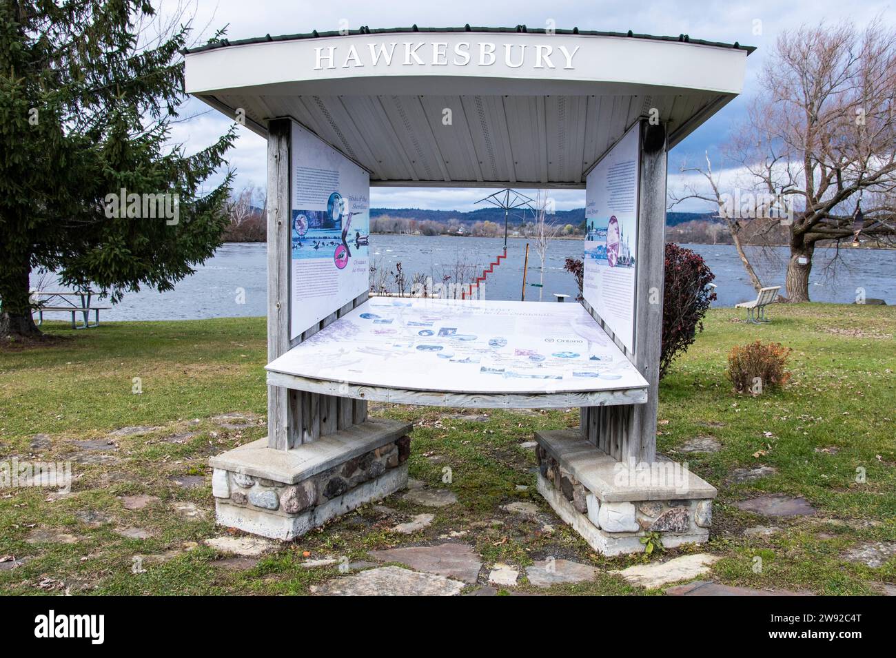 Informationskiosk im Confederation Park in Hawkesbury, Ontario, Kanada Stockfoto