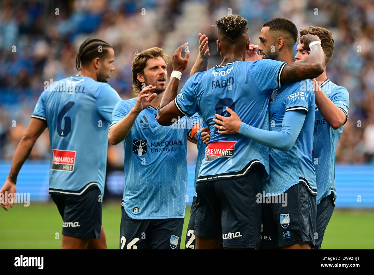 Sydney, Australien. Dezember 2023. Das Sydney FC-Team feiert während des Spiels in der 9. Runde der A-League 2023/24 der Männer zwischen Sydney FC und Western United FC, das im Allianz Stadium ausgetragen wird. Endergebnis: Sydney FC 4:2 Western United FC. (Foto: Luis Veniegra/SOPA Images/SIPA USA) Credit: SIPA USA/Alamy Live News Stockfoto