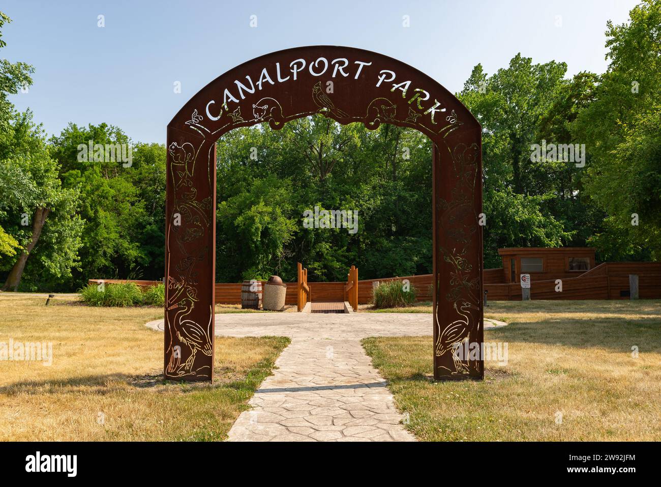 Morris, Illinois - USA - 20. Juni 2023: Canalport Park am historischen I und M Canal an einem Sommernachmittag in Morris, Illinois, USA. Stockfoto
