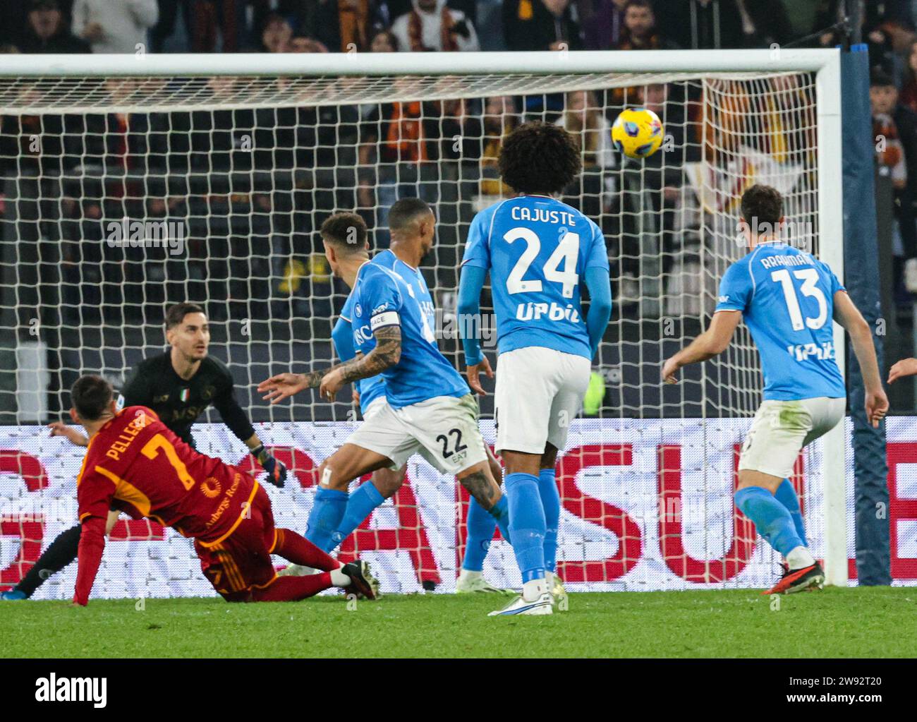 ROMA, Latium, ITALIEN. Dezember 2023. 23/2023 Rom, Olympiastadion, Fußballspiel gültig für die Meisterschaft der Serie A 2023/24 zwischen AS Roma vs. SSC Neapel. Im Bild: Lorenzo Pellegrini von AS Roma (Foto: © Fabio Sasso/ZUMA Press Wire) NUR REDAKTIONELLE VERWENDUNG! Nicht für kommerzielle ZWECKE! Stockfoto