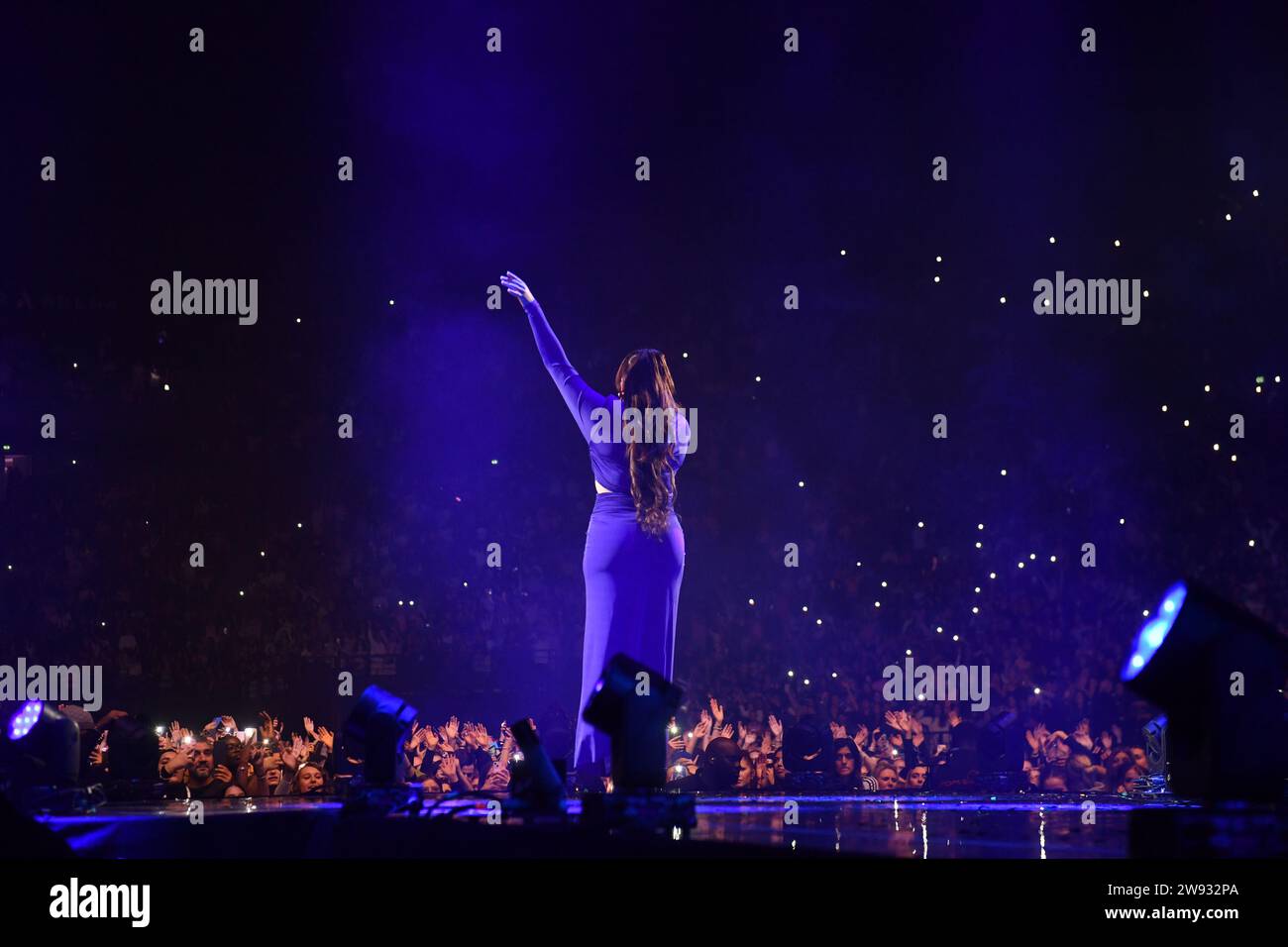 NEJ aka Nej (Nejoua Laamri) Konzert à Paris Bercy ACCOR Arena Stockfoto