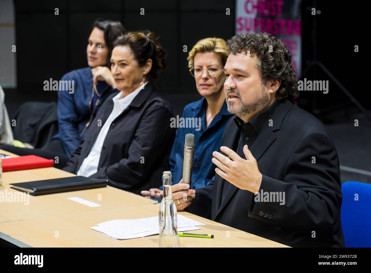 V.l. Nora Buzalka (Regan), Charlotte Schwab (König Lear), Tina Lanik 8Regie) und Intendant Joern Hinkel, 72. Bad Hersfelder Festspiele: Probenbeginn ' Stockfoto