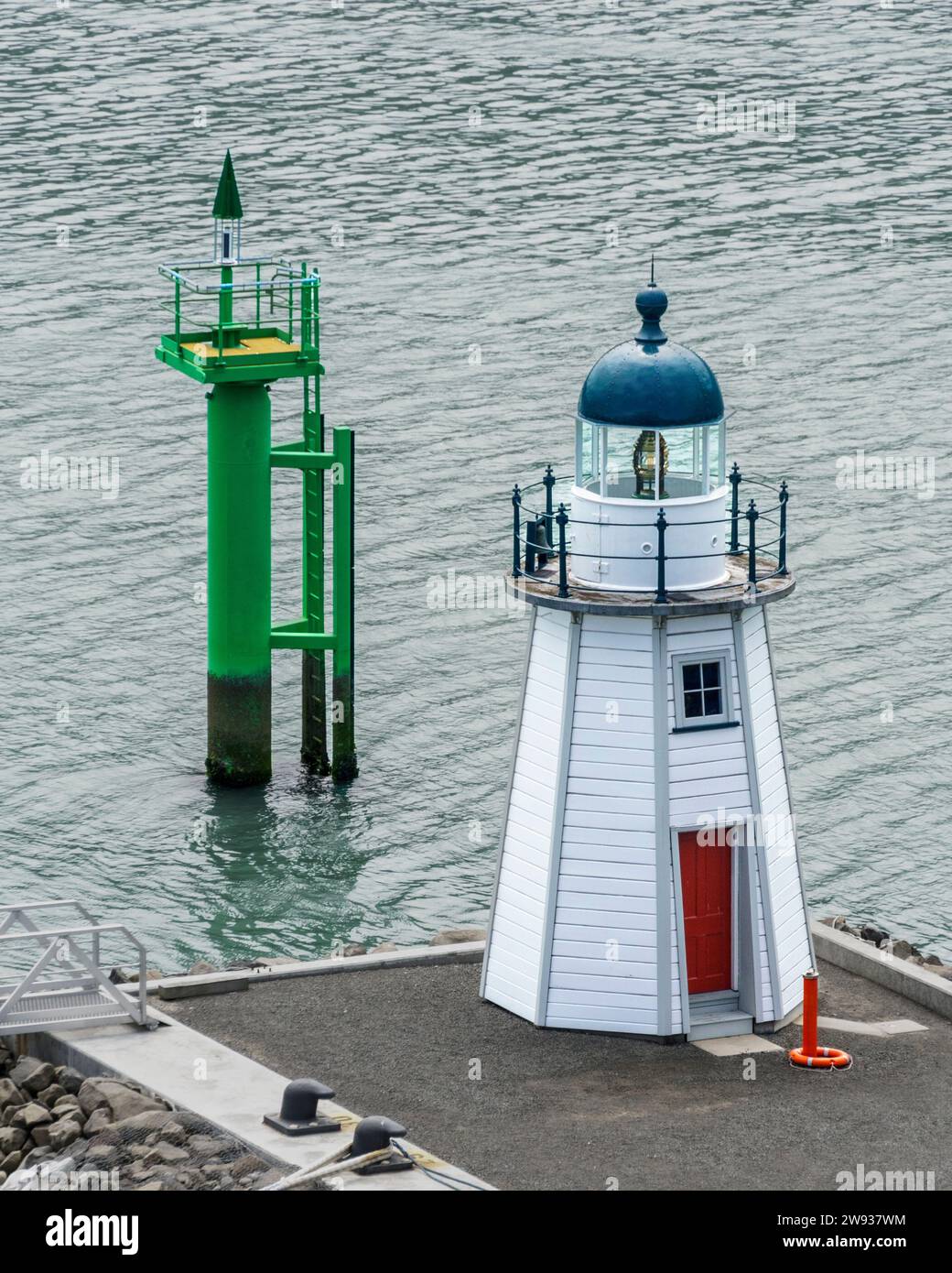 Zwei der Lichter, die den Eingang zum Hafen von Lyttleton bewachen. Stockfoto