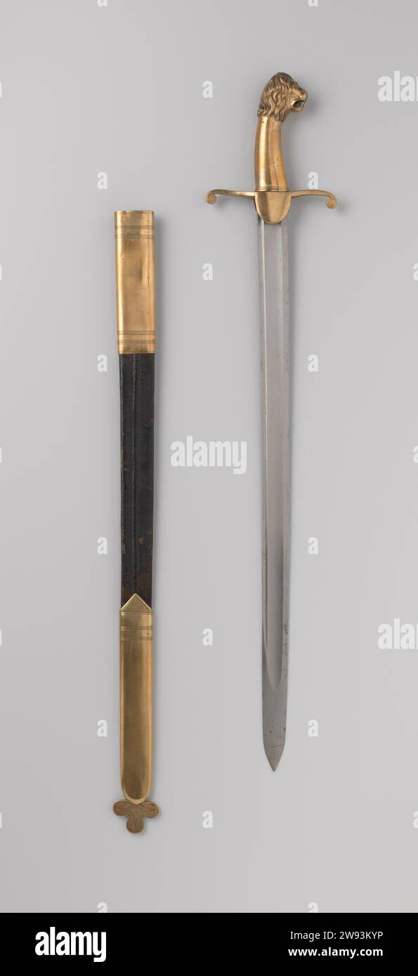 Sabel aus Tamboer Major., C. 1800 - ca. 1899 Säbel Sabel aus Tamboer Major mit Lederscheide. Der Griff des Säbels ist aus einem Stück und komplett aus Messing gegossen. Die Handkappe ist ein geschwungener Löwenkopf am rutschigen Griff. Die Pare-Stange ist auf beiden Seiten mit Scheibentasten nach unten gerollt. Mitten im Pareestang, ein halbes doval Porterherz. Die Klinge ist gerade mit einem breiten Blutkanal. De Schede besteht aus Leder mit Messingteig. Ein abgeschirmter Aufhängeknopf am Mundband. Die Abschleppplatte hat die Form eines Kleeblatt. Niederlande (möglicherweise) Kling: Eisen (Metall). Griff, Sche Stockfoto
