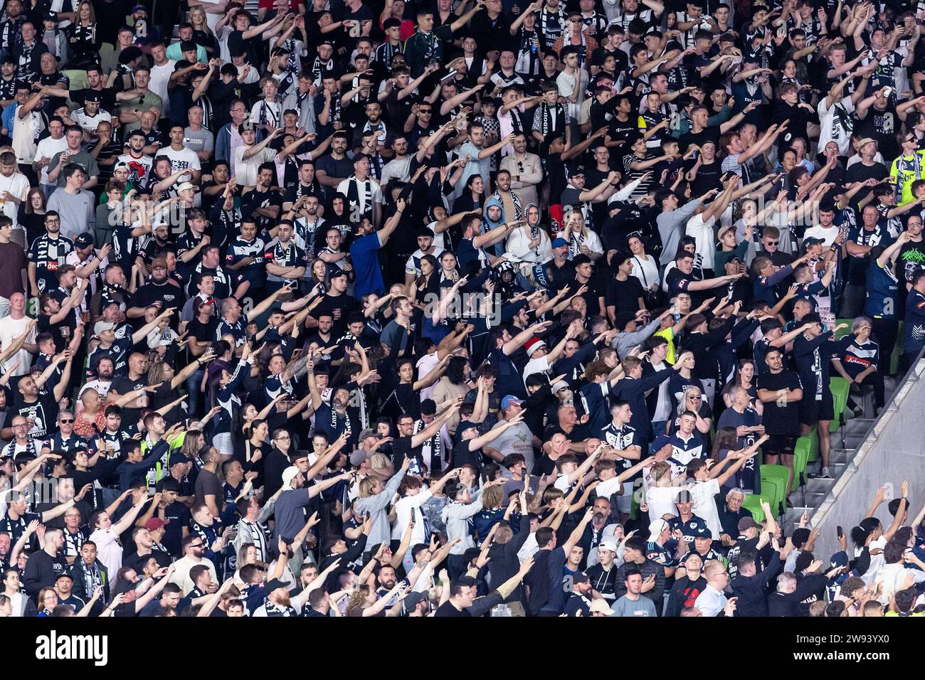 MELBOURNE, AUSTRALIEN - 23. DEZEMBER: Fans des Melbourne Victory bei der 9. Runde des Isuzu Ute A-League Männer-Fußballspiels zwischen Melbourne City FC und Melbourne Victory FC im AAMI Park am 23. Dezember 2023 in Melbourne, Australien. (Foto: Santanu Banik/Speed Media/icon Sportswire) Stockfoto