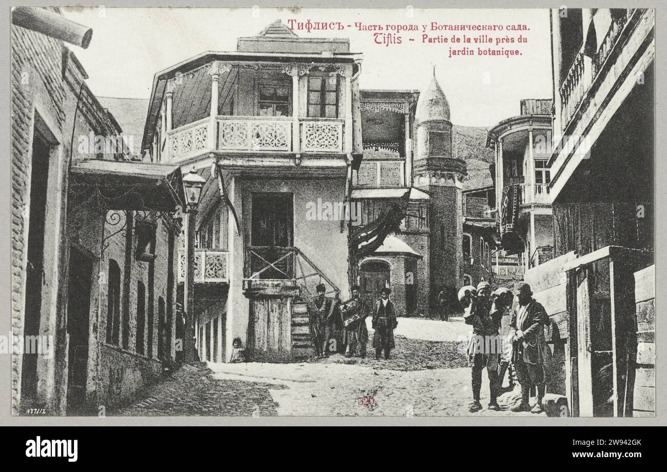Teil der Stadt Tiflis in der Nähe des Botanischen Gartens, ca. 1895 - ca. 1915 fotomechanischer Druck oben ist der usbekische Titel über dem französischen Titel, unten links ist A77112 und in der Mitte 520. Tiflis Papier. Pappkollotyp Tiflis Stockfoto