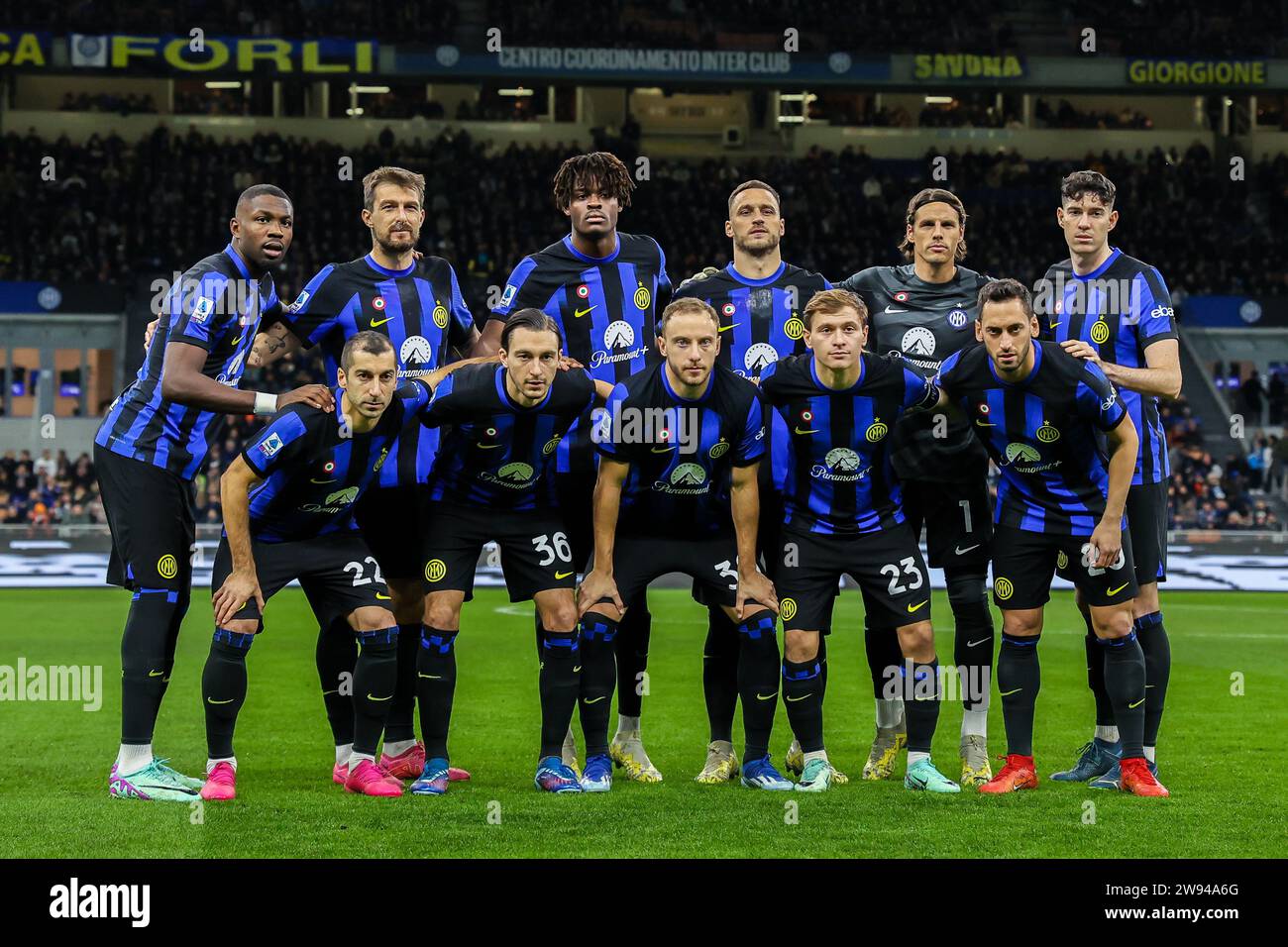 Mailand, Italien. Dezember 2023. Die Mannschaft des FC Internazionale tritt 2023/24 im Giuseppe Meazza Stadium auf. ENDPUNKTZAHL : Inter 2 | 0 Lecce Credit: SOPA Images Limited/Alamy Live News Stockfoto