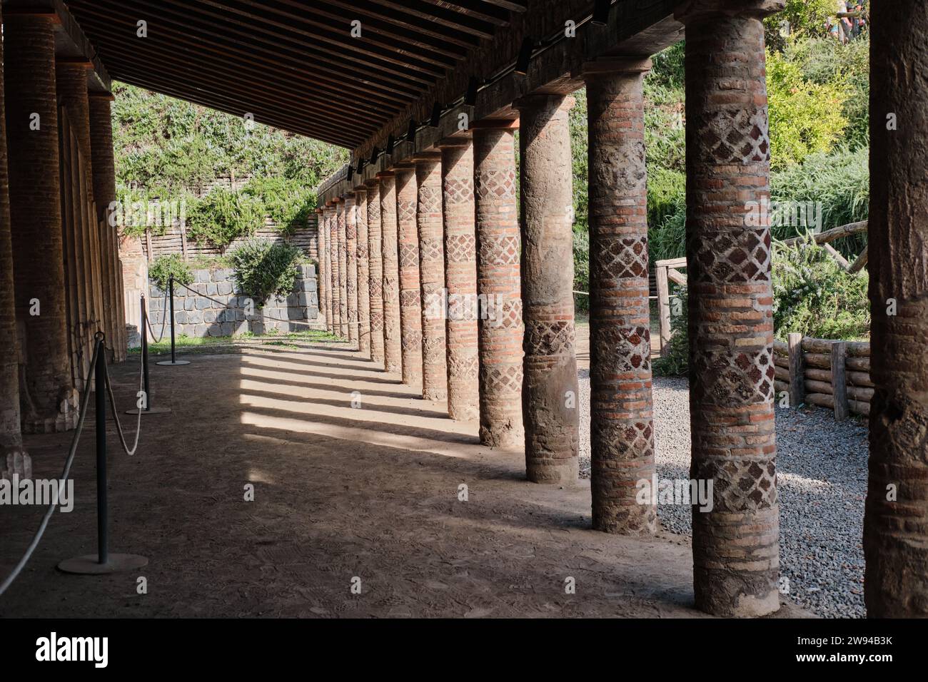Neapel, Italien - 8. November 2023: Villa der Mysterien, Portico della Villa dei Misteri, in der archäologischen Stätte von Pompeji Stockfoto