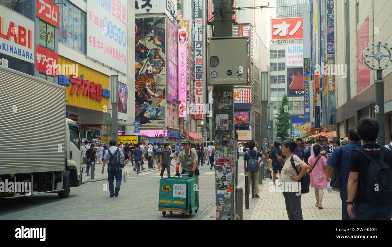 Geschäftige japanische Geschäftsstraße - Japanisches Kyoto atemberaubende Einkaufsstraßen Stockfoto