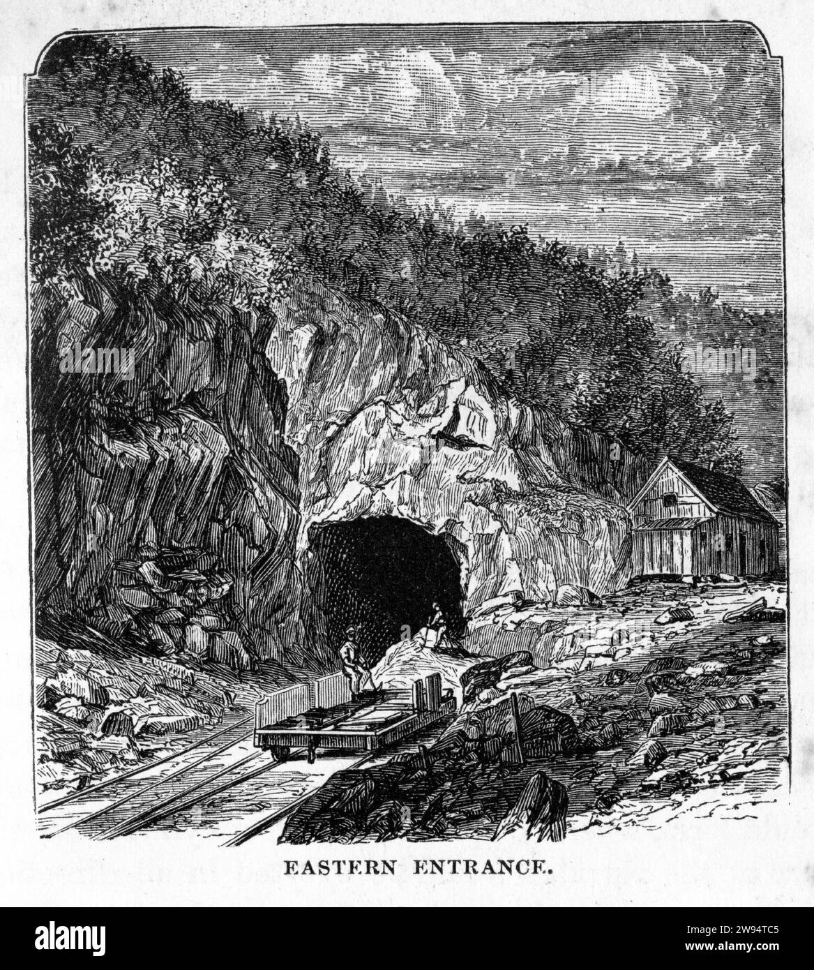 Gravur des östlichen Eingangs des Hoosac Tunnels (auch Hoosic oder Hoosick Tunnel genannt), eines 4,75 Meilen (7,64 km) langen aktiven Eisenbahntunnels im Westen von Massachusetts, der um 1878 durch die Hoosac Range, eine Verlängerung der Vermont's Green Mountains, von der Underground World aus führt Stockfoto
