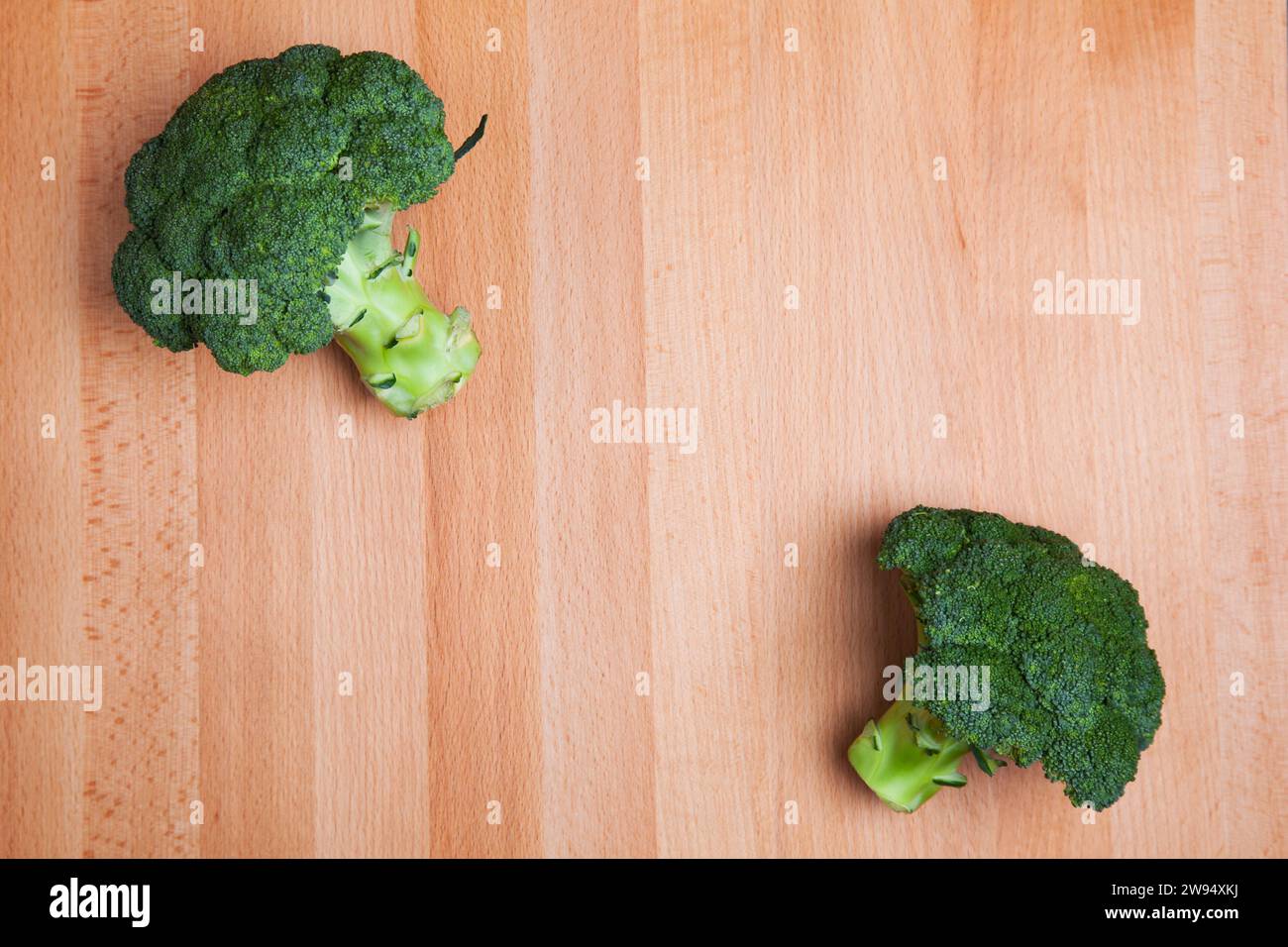 Boccoli am Tisch Stockfoto