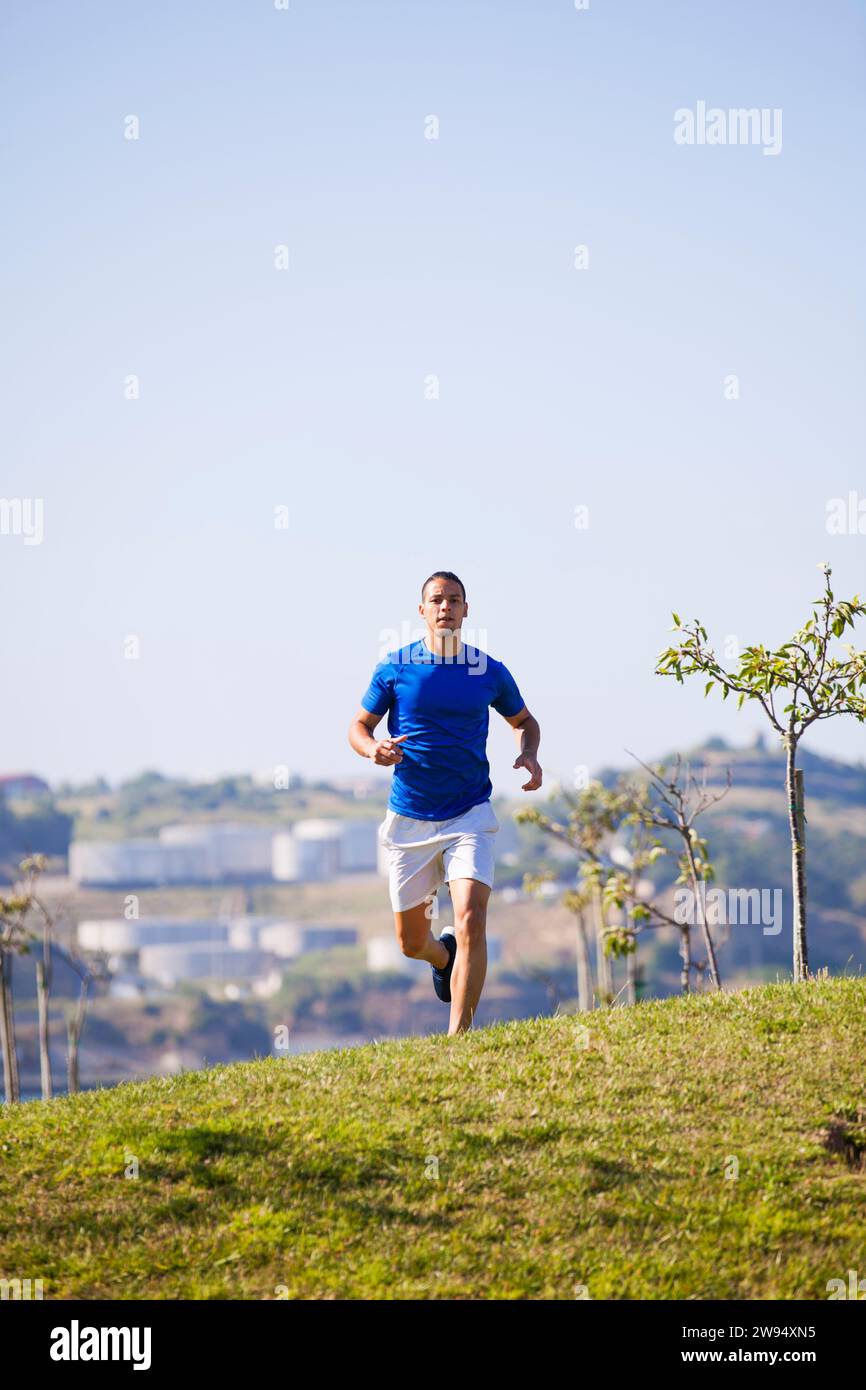 Mann, der in Lissabon läuft Stockfoto
