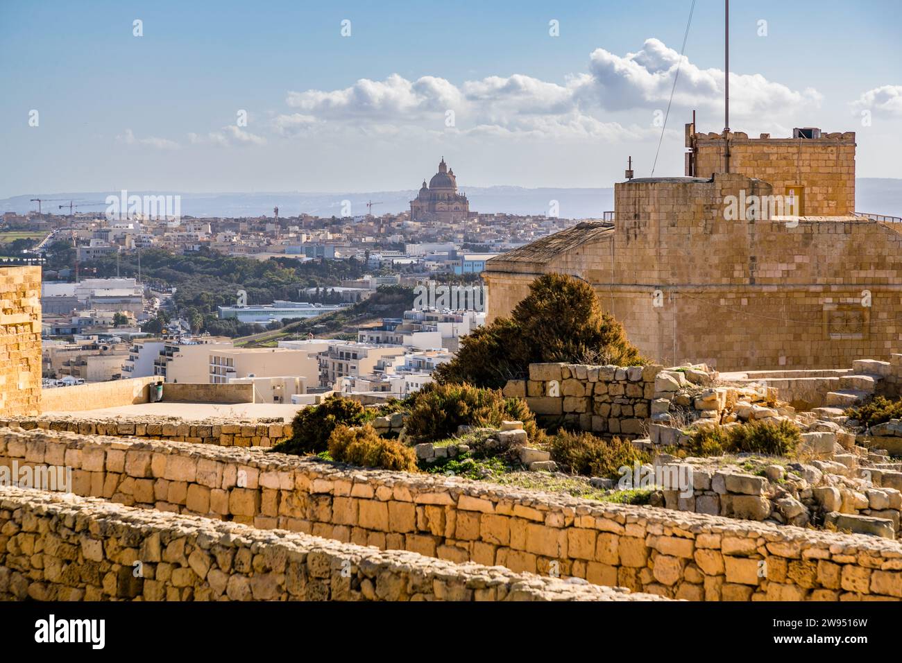 Von der Zitadelle in Rabat (Victoria) aus können Sie die ganze Insel Gozo, Malta, sehen Stockfoto