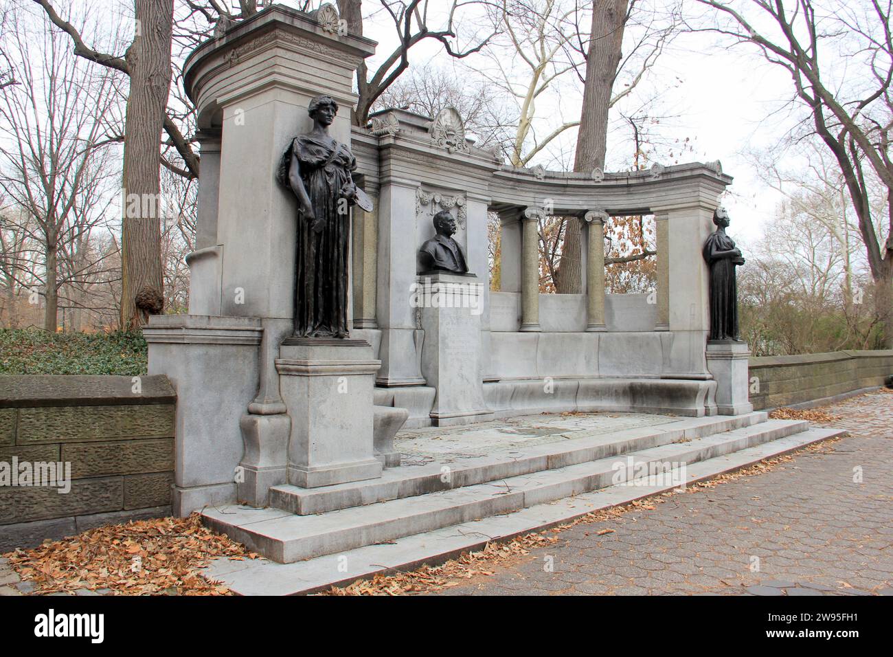 Richard Morris Hunt Memorial, 70th Street, an der Central Park East Perimeter Wall, New York, NY, USA Stockfoto