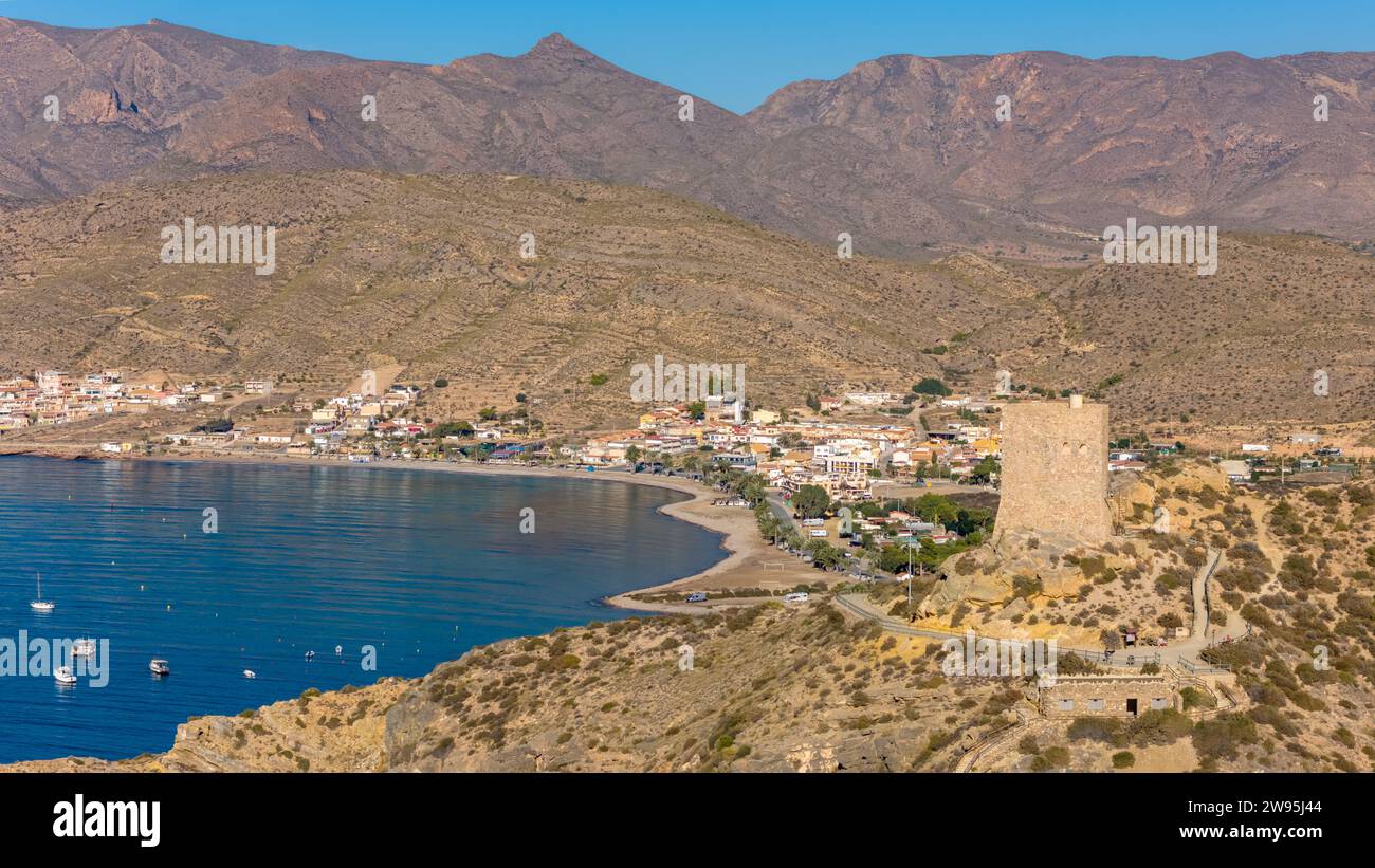 Drohnenfoto der Küstenstadt La Azohia an der Costa Calida, Spanien. Stockfoto