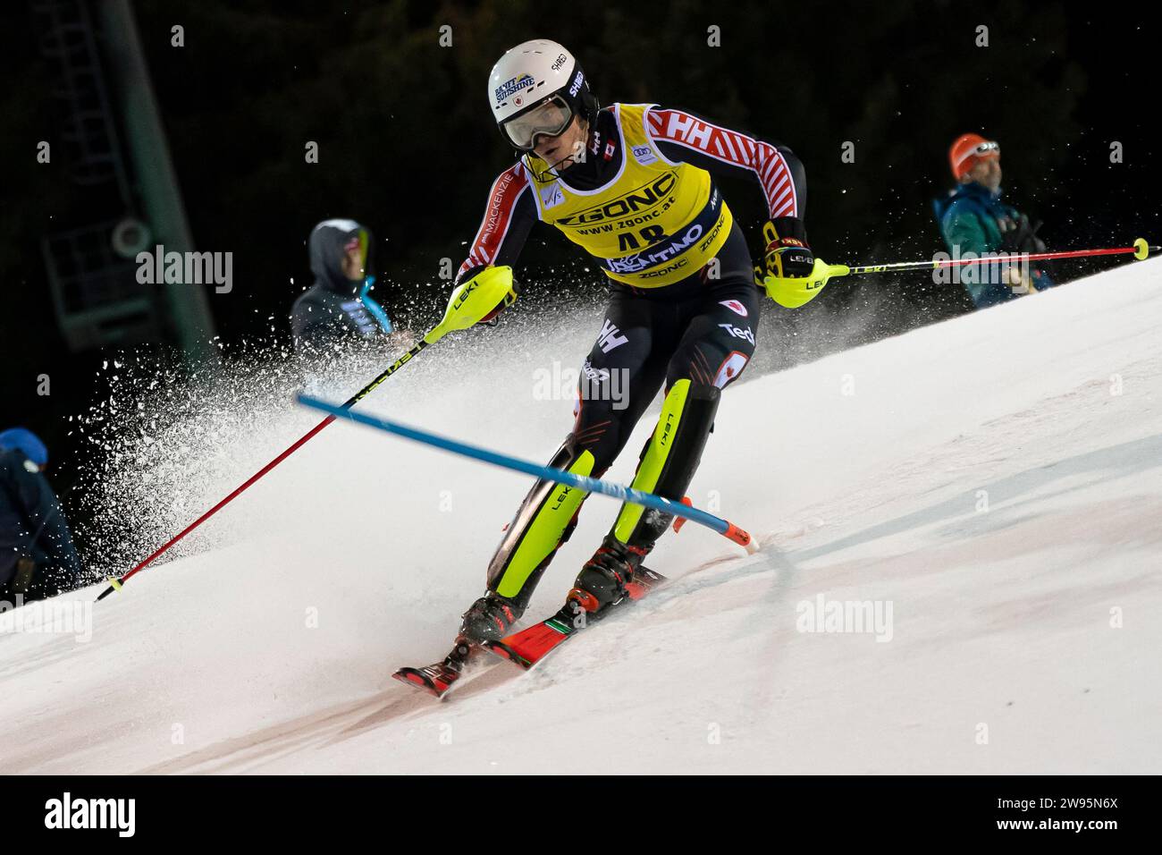Madonna di Campiglio, Trient, Italien 22. Dezember 2023: WALLACE Liam (CAN) nimmt an der Audi FIS Ski World Cup 2023-24 Herren Slalom RAC Teil Stockfoto
