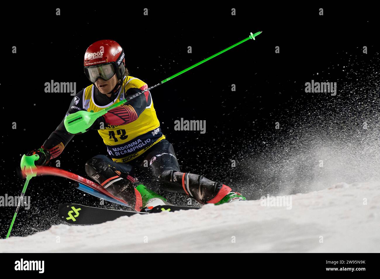 Madonna di Campiglio, Trient, Italien 22. Dezember 2023: MAES Sam (Bel) tritt beim Audi FIS Alpinski World Cup 2023-24 Männer Slalom Race On an Stockfoto