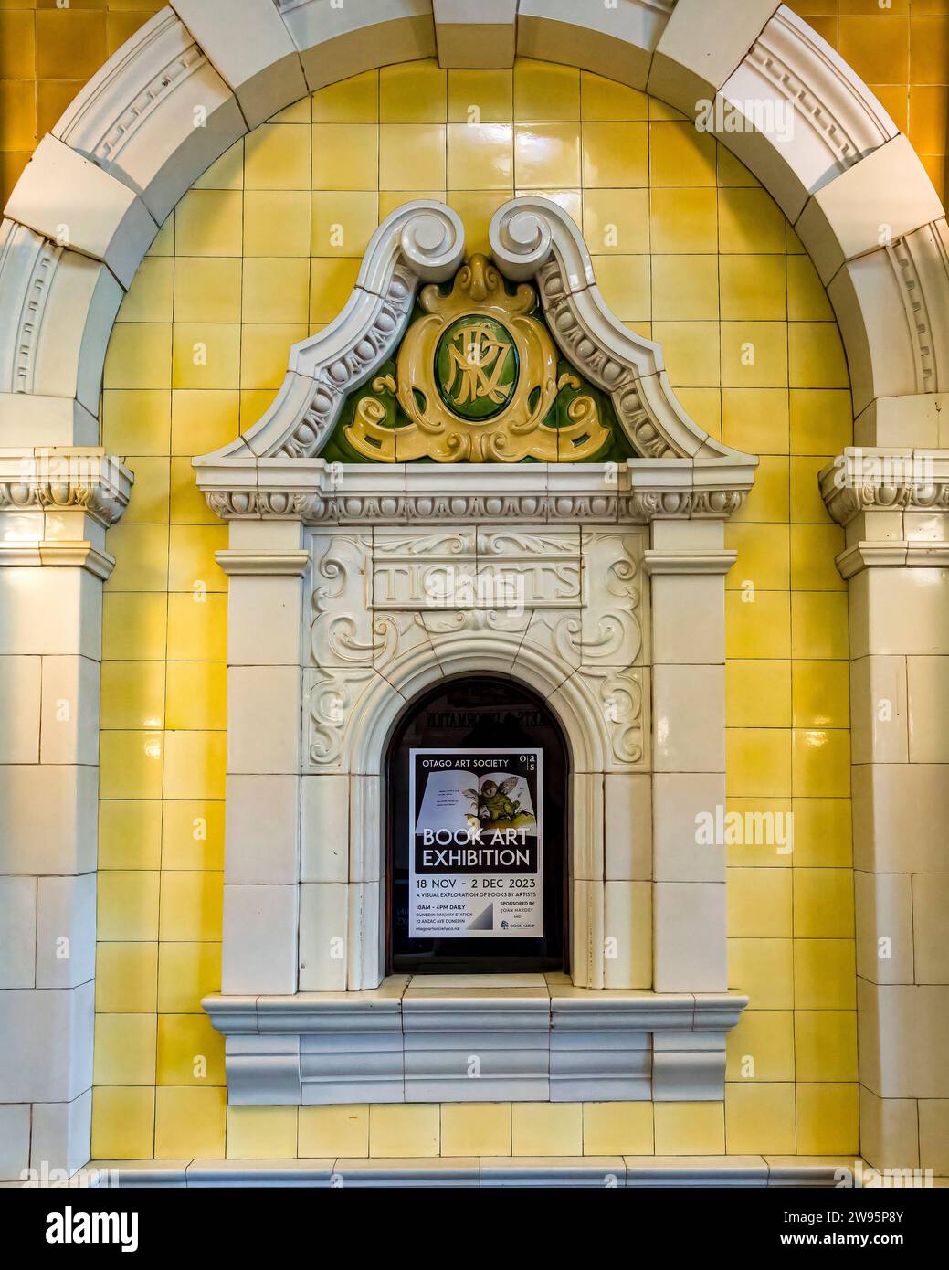 Ein ehemaliges Ticketfenster im Bahnhof Dunedin Stockfoto