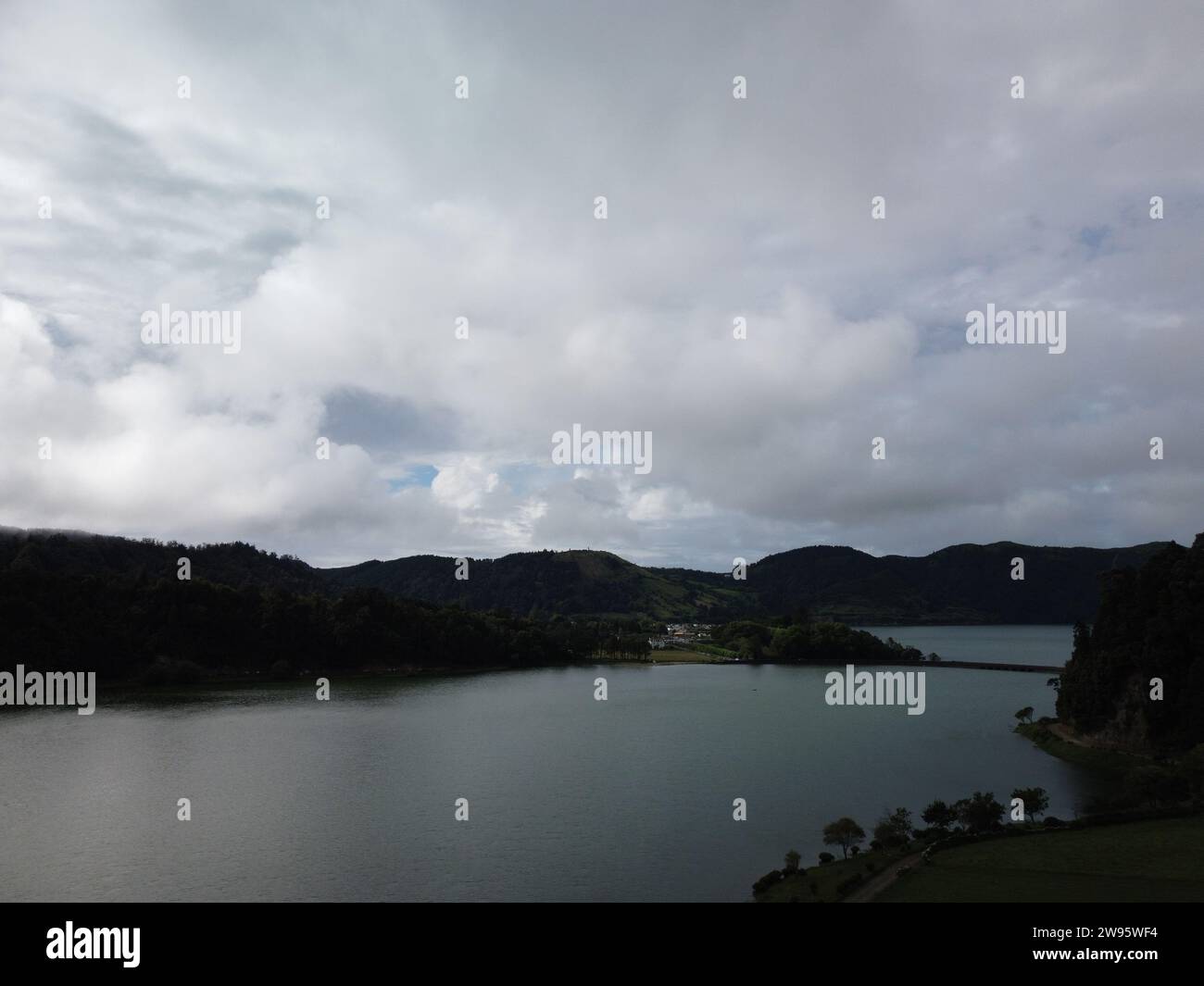 Sete Cidades ist eine portugiesische Gemeinde, die zur Gemeinde Ponta Delgada auf der Insel São Miguel in der autonomen Region Azoren gehört. Stockfoto