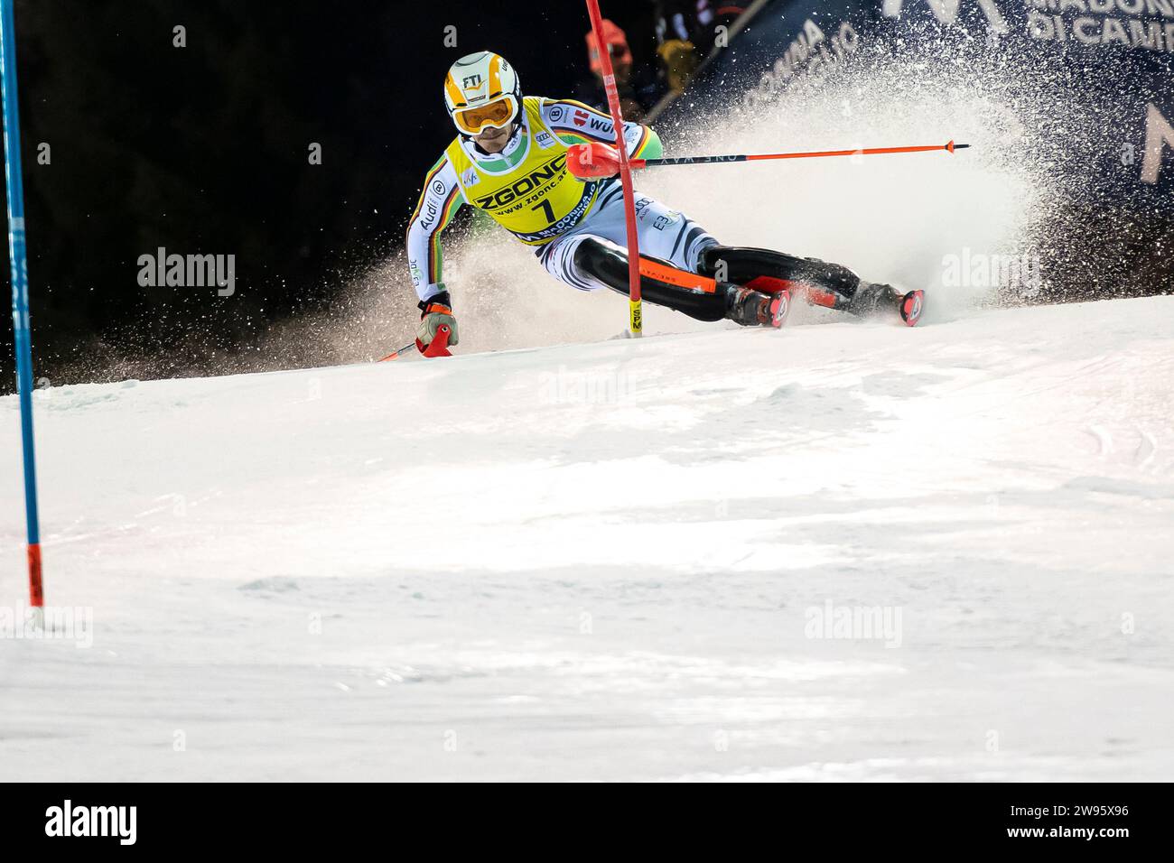 Madonna di Campiglio, Trient, Italien 22. Dezember 2023: STRASSER Linus (Ger) tritt beim Audi FIS Alpinski-WM 2023-24 Herren Slalom R an Stockfoto