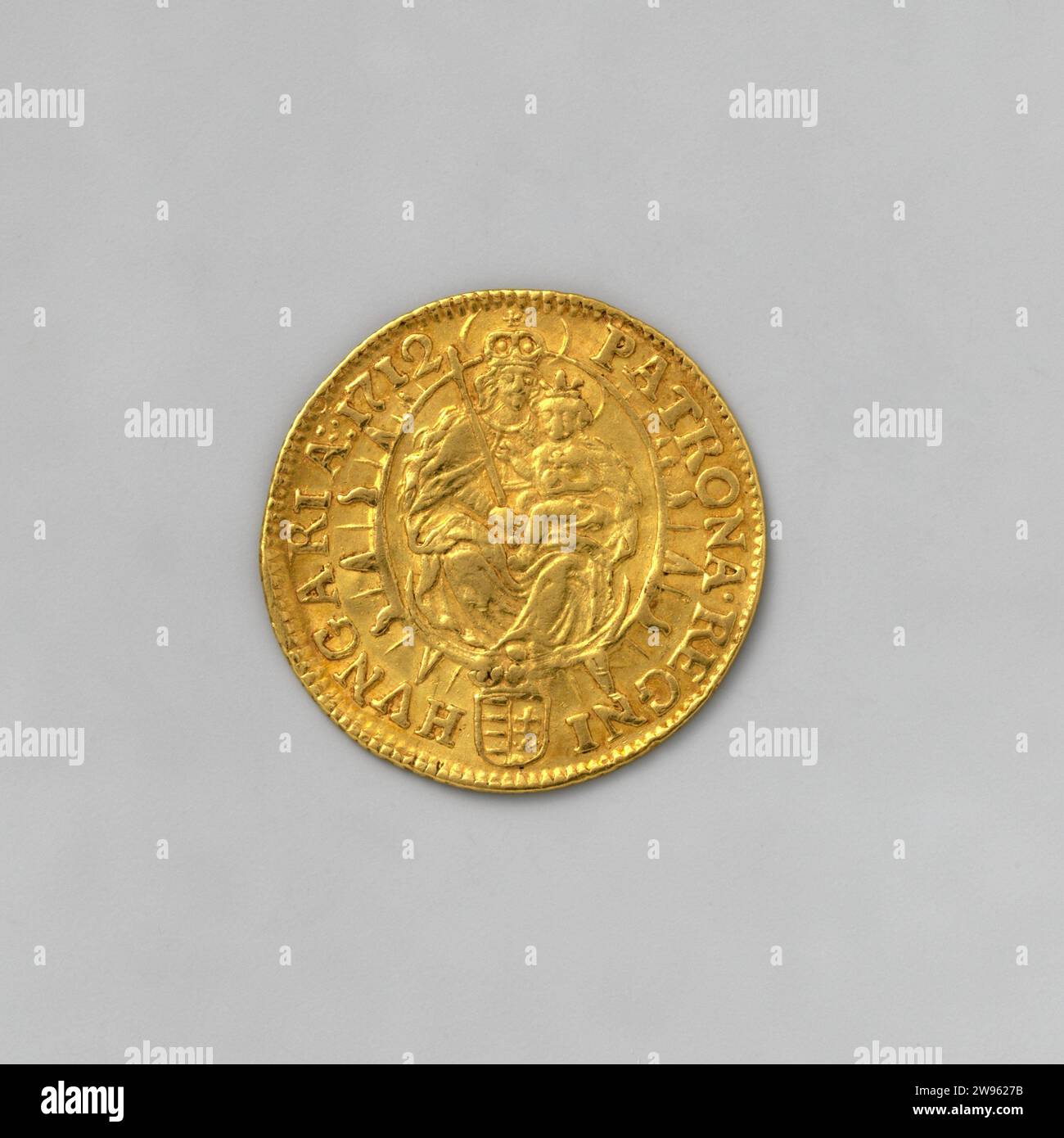 DUKAAT aus Ungarn von Kaiser Karl VI. Als König von Ungarn, 1712, anonym, 1712 Münze Goldmünze. Vorne: Zwischen den Buchstaben K B [= Kremnitz] steht der gekrönte Kaiser, der nach rechts blickt. Auf seinem Kopf der Keizerskroon, in seiner rechten Hand das Schwert, in seiner linken die Rijksappel. Umgekehrt: In einem Jet-Kranz die Madonna mit dem Kind, einschließlich Ungarns Wappen. Jahr am Ende der Änderung. Kabelkante. Kremnitz Gold (Metall) markant (Metallbearbeitung) Stockfoto