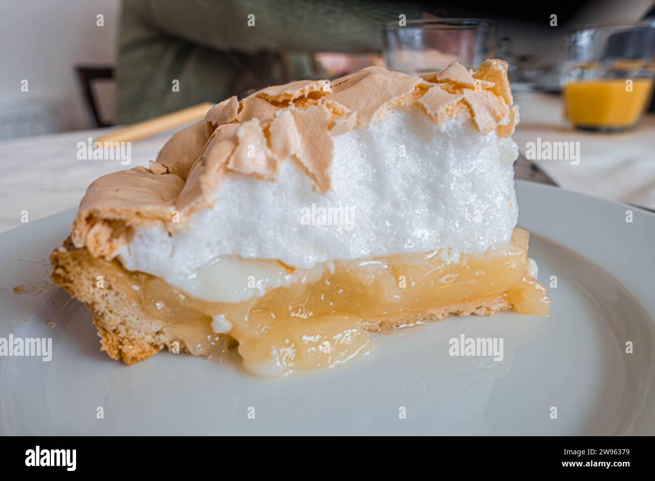 Eine Scheibe hausgemachter Zitronenkuchen Stockfoto