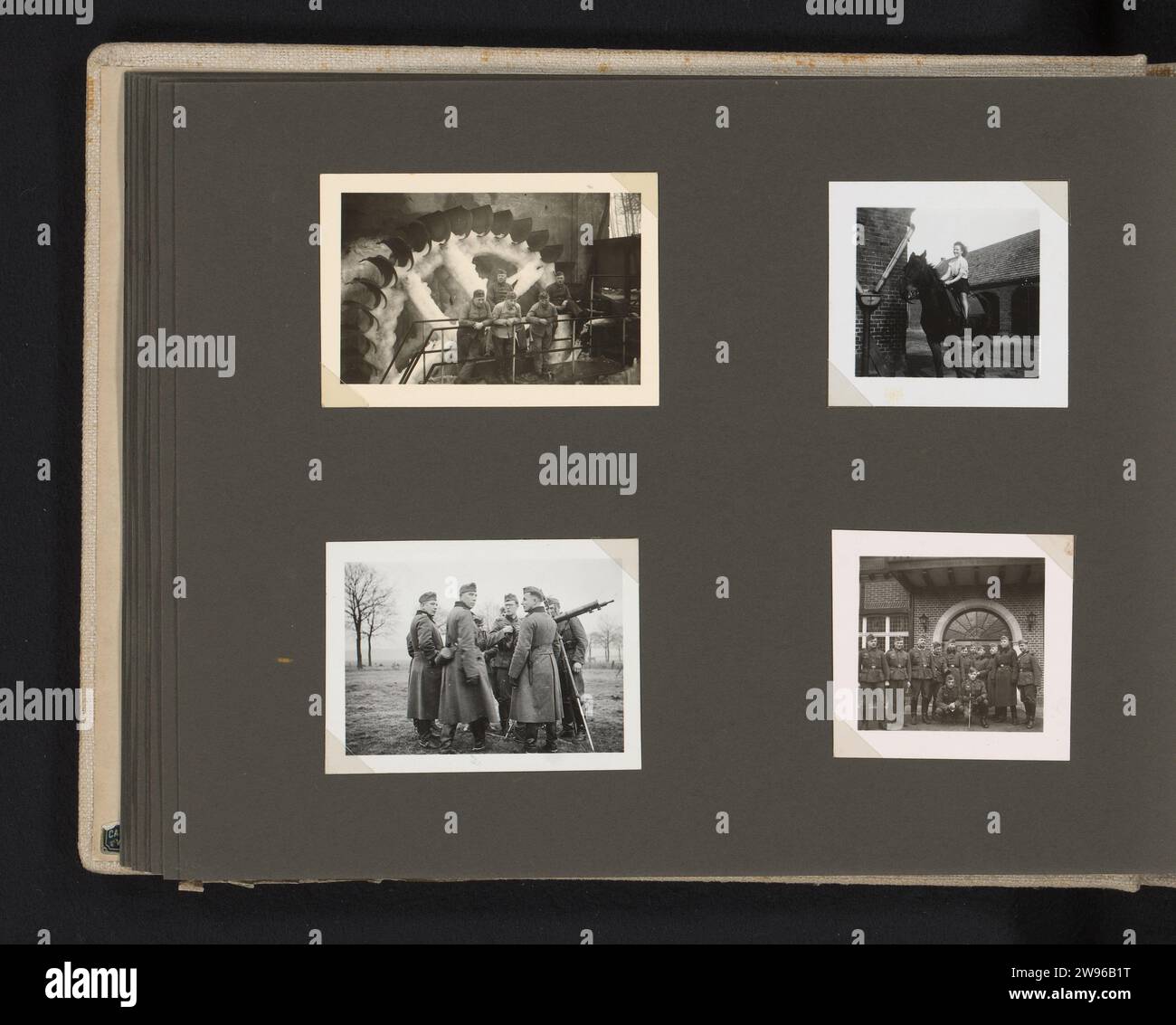 Gruppenfotos, Anonym, Fotoalbum-Magazin 1940 mit vier Fotos der Soldaten, darunter ein Wasserrad, um ein Stück Gewehre und ein Foto einer jungen Frau auf dem Pferd, Februar-Mai 1940. Teil des Fotoalbums der Wehrmacht 1938–1941. Fotoförderung Deutschland. Pappe Gelatine Silberdruck die Firma, die Einheit, die Truppe  Militärdienst. Militärische Ausbildung. Umgang mit Waffen  militärische Ausbildung Deutschland Stockfoto