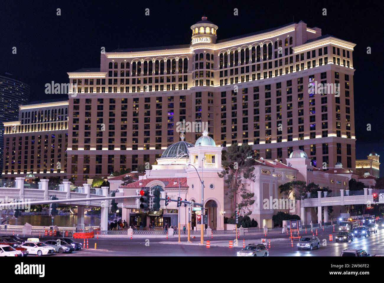 Ein allgemeiner Blick auf das Bellagio Hotel am Strip bei Nacht in Las Vegas, Nevada, USA. Bild aufgenommen am 7. Dezember 2023. © Belinda Jiao jiao.bilin Stockfoto