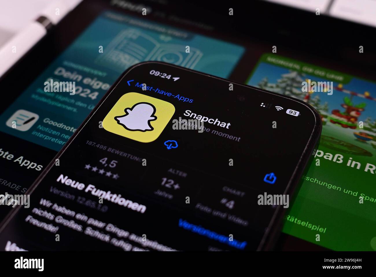 Stock- und Symbolbilder I 24.12.2023 Snapchat, Snapchat ist ein kostenloser Instant-Messaging-Dienst, Snap Inc Hamburg Hamburg Hamburg Deutschland *** Stock- und Symbolbilder I 24 12 2023 Snapchat, Snapchat ist ein kostenloser Instant Messaging Service, Snap Inc Hamburg Hamburg Deutschland Copyright: XLobeca/FelixxSchlikisx Stockfoto