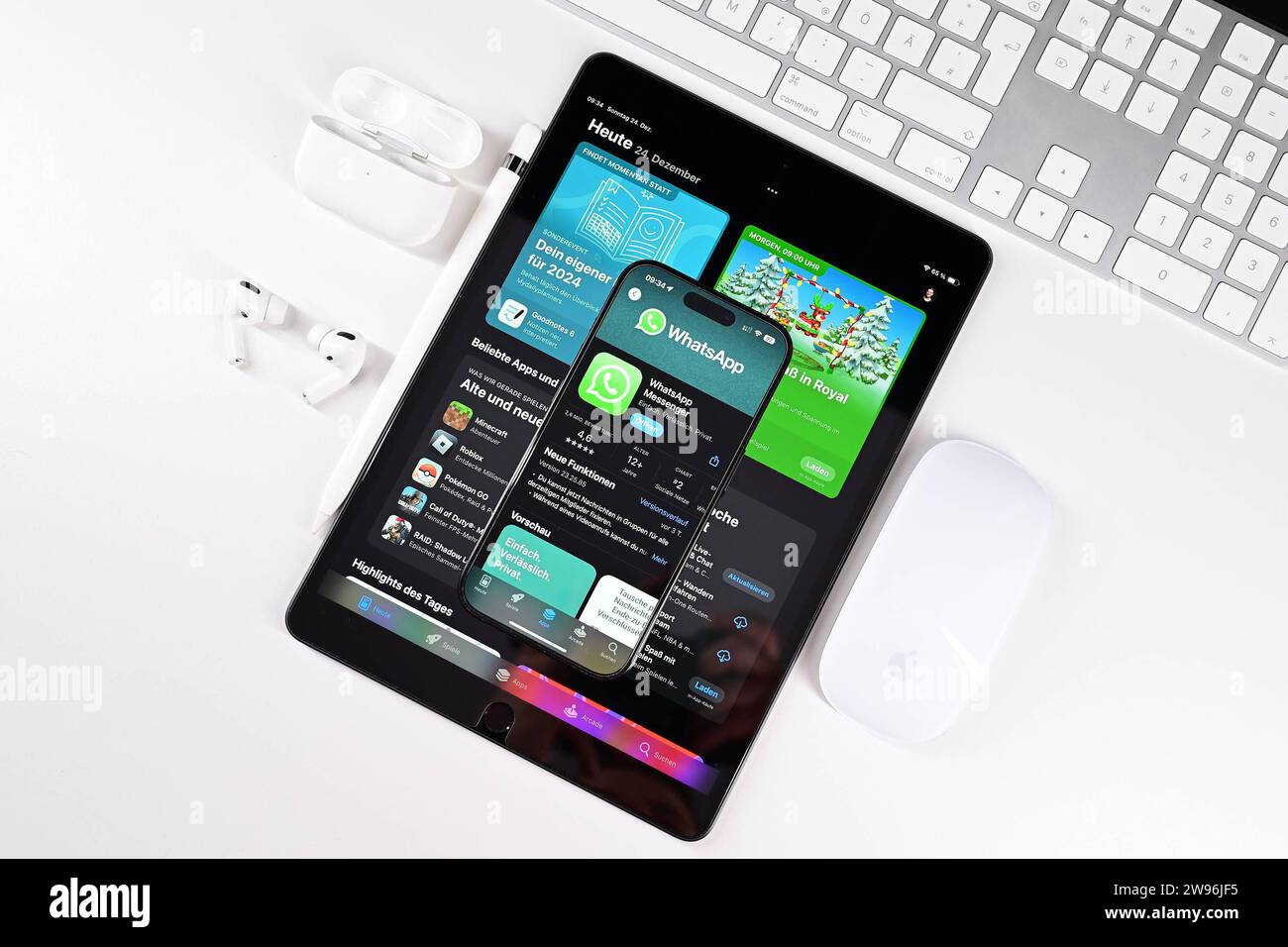 Stock- und Symbolbilder I 24.12.2023 WhatsApp, WhatsApp ist ein Instant-Messaging-Dienst, Meta Platforms, META, WhatsApp Inc., Meta Platforms Hamburg Hamburg Deutschland *** Stock- und Symbolbilder I 24 12 2023 WhatsApp, WhatsApp ist ein Instant Messaging Service, Meta Platforms, META, WhatsApp Inc . Meta-Plattformen Hamburg Hamburg Hamburg Hamburg Deutschland Copyright: xLobeca/FelixxSchlikisx Stockfoto