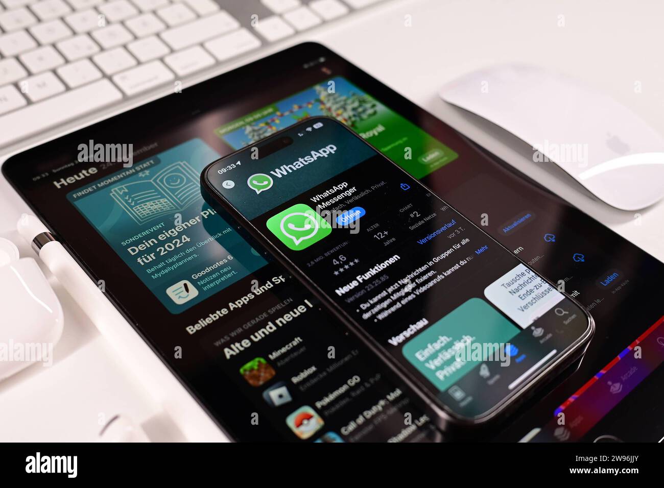 Stock- und Symbolbilder I 24.12.2023 WhatsApp, WhatsApp ist ein Instant-Messaging-Dienst, Meta Platforms, META, WhatsApp Inc., Meta Platforms Hamburg Hamburg Deutschland *** Stock- und Symbolbilder I 24 12 2023 WhatsApp, WhatsApp ist ein Instant Messaging Service, Meta Platforms, META, WhatsApp Inc . Meta-Plattformen Hamburg Hamburg Hamburg Hamburg Deutschland Copyright: xLobeca/FelixxSchlikisx Stockfoto