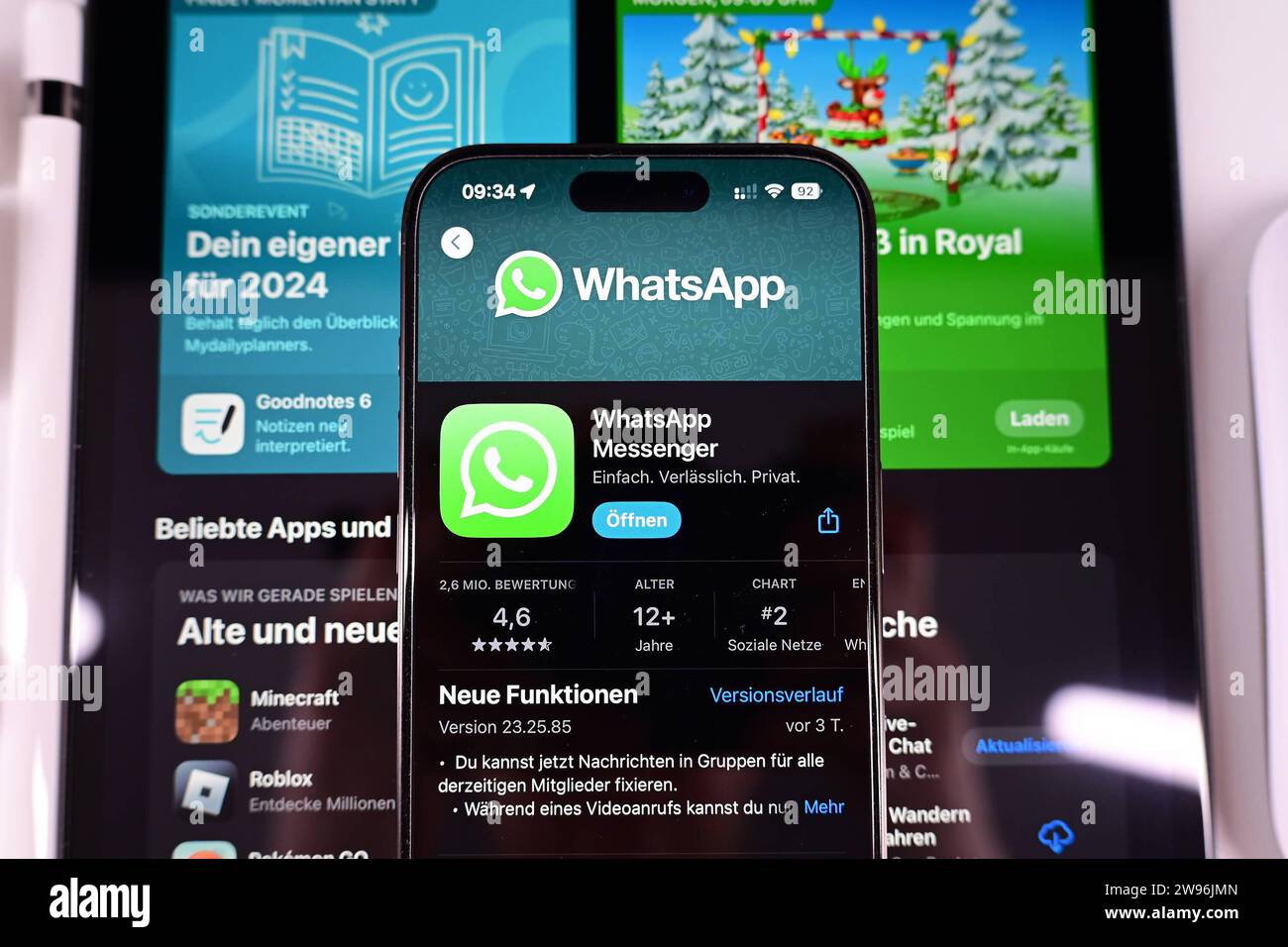 Stock- und Symbolbilder I 24.12.2023 WhatsApp, WhatsApp ist ein Instant-Messaging-Dienst, Meta Platforms, META, WhatsApp Inc., Meta Platforms Hamburg Hamburg Deutschland *** Stock- und Symbolbilder I 24 12 2023 WhatsApp, WhatsApp ist ein Instant Messaging Service, Meta Platforms, META, WhatsApp Inc . Meta-Plattformen Hamburg Hamburg Hamburg Hamburg Deutschland Copyright: xLobeca/FelixxSchlikisx Stockfoto