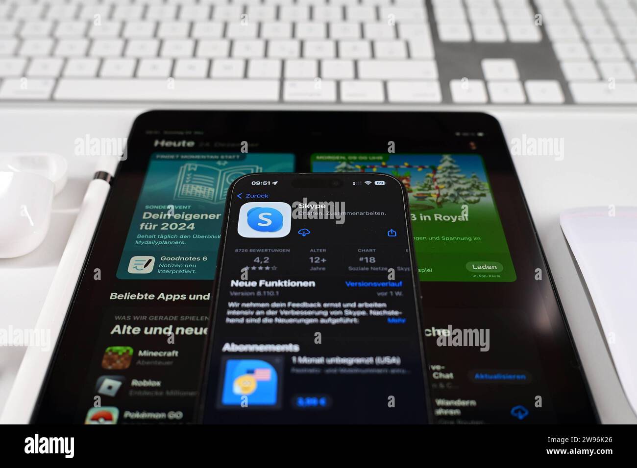 Stock- und Symbolbilder I 24.12.2023 Skype, Instant-Messaging-Dienst, Microsoft, Skype Technologies, Videochat, VideoCall, Bildtelefonie, Videokonferenzen, IP-Telefonie, Instant Messaging, Dateiübertragung und Screen-Sharing Hamburg Hamburg Deutschland *** Stock- und Symbolbilder I 24 12 2023 Skype, Instant Messaging Service, Microsoft, Skype Technologies, Videochat, Videoanrufe, Videotelefonie, Videokonferenzen, IP-Telefonie, Instant Messaging, Dateiübertragung und Bildschirmfreigabe Hamburg Hamburg Deutschland Copyright: xLobeca/FelixxSchlikisx Stockfoto