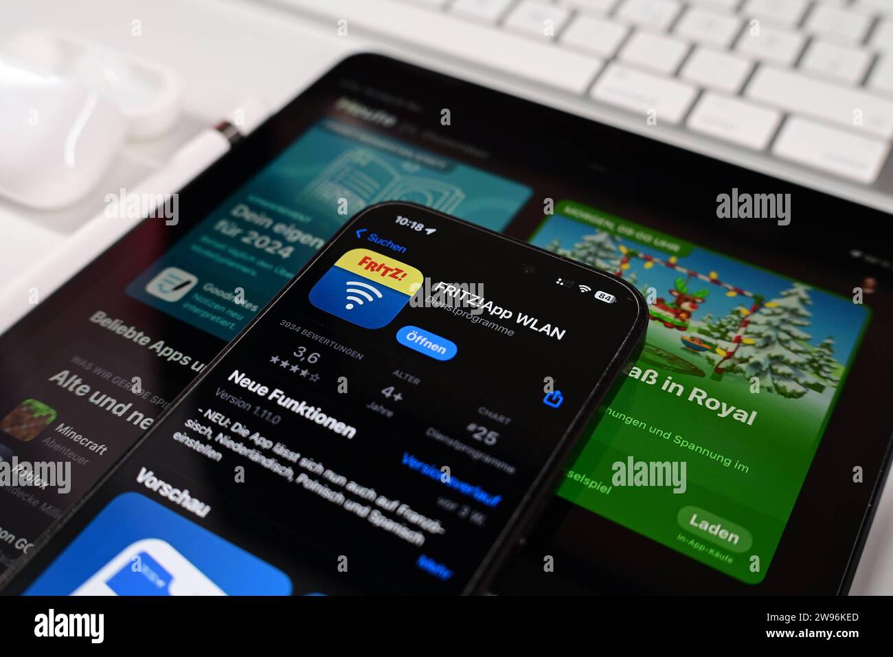Stock- und Symbolbilder I 24.12.2023 FritzBox, Fritzbox, ist eine AVM-Produktreihe, AVM Computersysteme Vertriebs GmbH, App Hamburg Hamburg Hamburg Deutschland *** Stock- und Symbolbilder I 24 12 2023 Fritz Box, Fritzbox, ist eine AVM-Produktreihe, AVM Computersysteme Vertriebs GmbH, App Hamburg Hamburg Deutschland Copyright: XLobeca/FelixSchlikisx Stockfoto