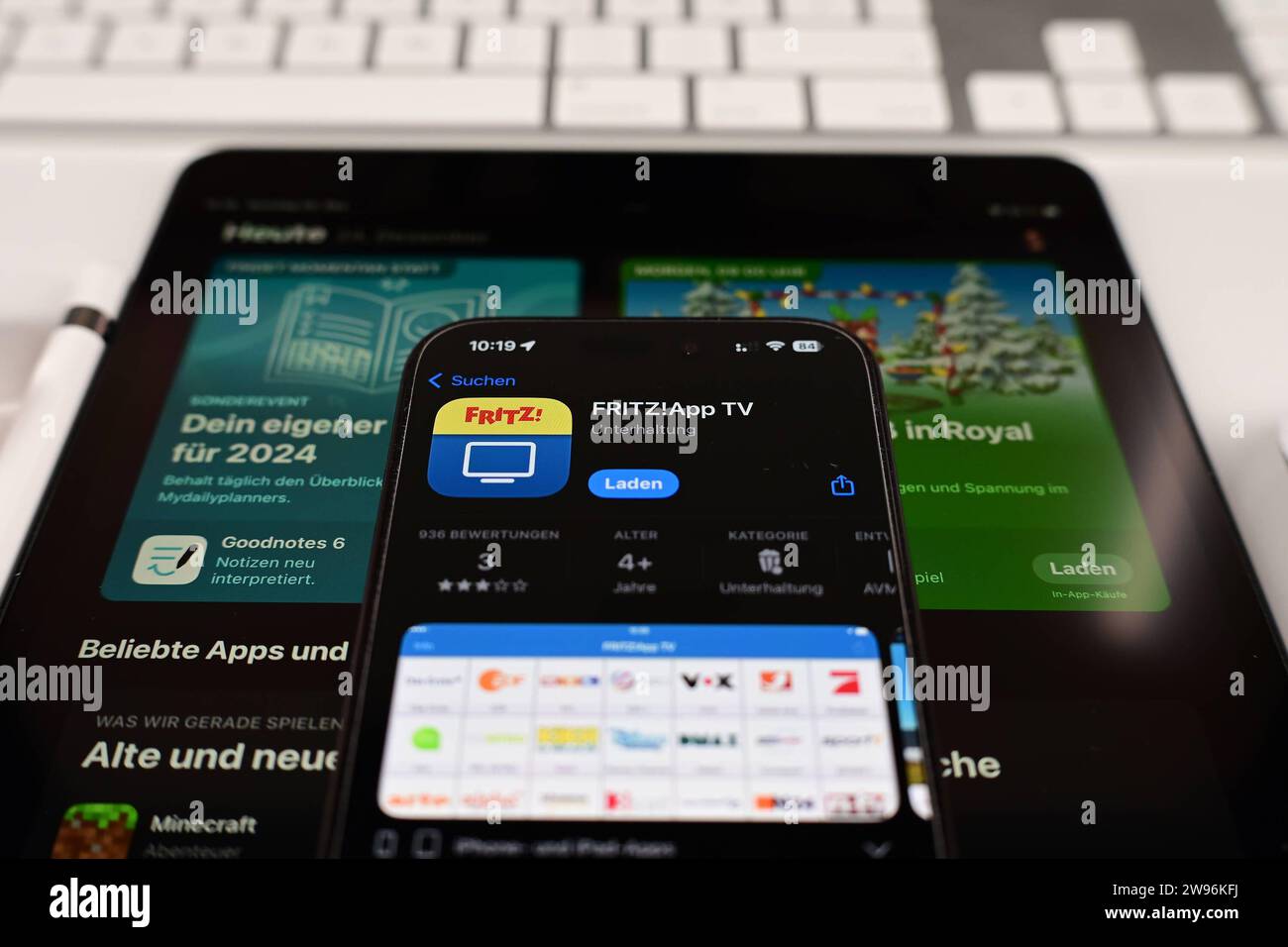 Stock- und Symbolbilder I 24.12.2023 FritzBox, Fritzbox, ist eine AVM-Produktreihe, AVM Computersysteme Vertriebs GmbH, App Hamburg Hamburg Hamburg Deutschland *** Stock- und Symbolbilder I 24 12 2023 Fritz Box, Fritzbox, ist eine AVM-Produktreihe, AVM Computersysteme Vertriebs GmbH, App Hamburg Hamburg Deutschland Copyright: XLobeca/FelixSchlikisx Stockfoto