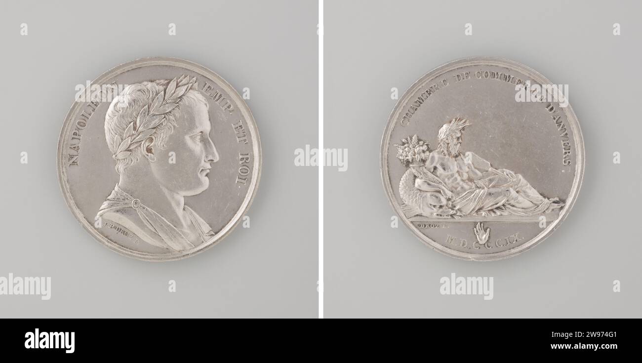 Handelskammer in Antwerpen, zu Ehren Napoleon I. Bonaparte, Keizer der Fransen, Jean-Pierre Droz, Geschichtsmedaille 1809 Silbermedaille. Vorne: Brustschmuck Mann mit Lorbeerkranz im Wechsel. Reverse: flussgott mit Ruder und gefülltem Horn des Überflusses, angelehnt auf Delfin innen Wechsel; Schnitt: Jahr, Signatur und offene, gestochene Hand Paris Silber (Metall) auffällig (Metallverarbeitung) Antwerpen Stockfoto