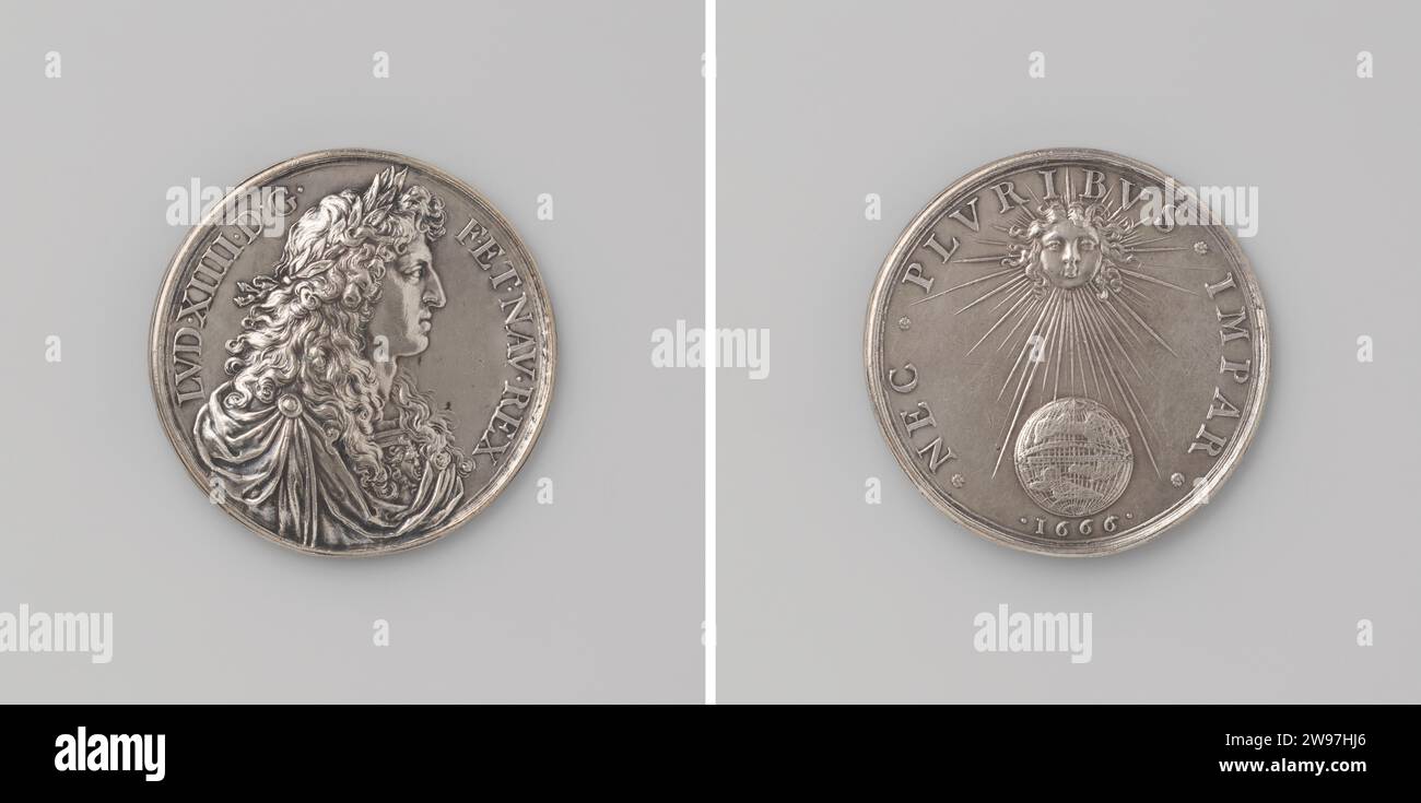 Ludwig XIV., König von Frankreich, Jean Warin (II) (Kopie nach), 1666 Geschichtsmedaille Silbermedaille. Vorne: Brustschmuck Mann mit Lorbeerkranz im Wechsel. Rückwärts: Sonnendurchfluteter Boden über dem Jahr, Innenänderung. Paris Silber (Metall) auffällig (Metallverarbeitung) Stockfoto