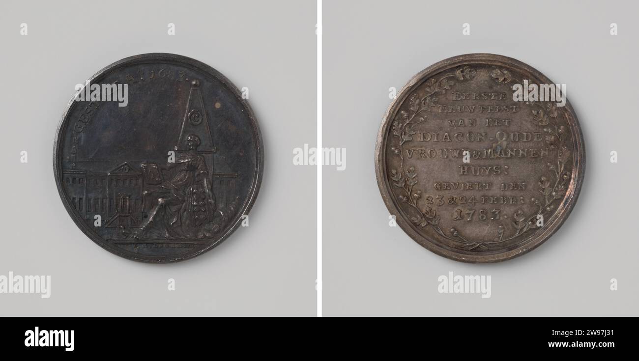 1. 100. Jahrestag des alten Männer- und Frauenhauses der Diakonie der reformierten niederländischen Gemeinde, Johannes Michiel Lageman, Geschichtsmedaille 1783 Silbermedaille. Front: Frau mit Bibel auf dem Knie und auf Wappen gelehnt, die die Gnade repräsentiert, sitzt für das Alten- und Frauenhaus und für die Säule mit C in Slagenond; Eine Krähe auf den Füßen; zusätzlich zu ihrem Horn der Fülle innerhalb der Veränderung. Rückseite: Inschrift im Eichenkranz Amsterdam Silber (Metall) markant (Metallverarbeitung) Amsterdam. Haus des alten Mannes Stockfoto