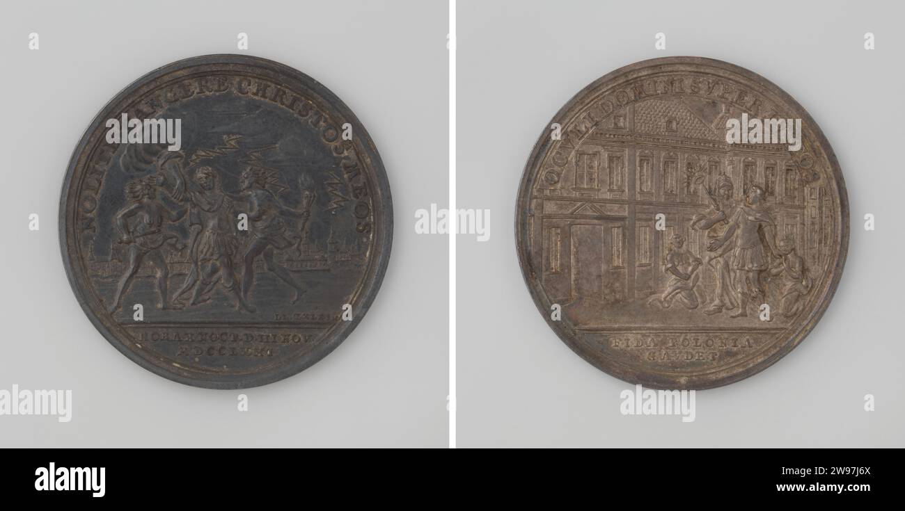 Gescheiterter Angriff auf das Leben von Stanislaus II. August Poniatowski, König von Polen, Johann Leonhard Öxlein, Geschichtsmedaille 1771 Silbermedaille. Front: Zwei Dämonen mit Schwert und Fackel greifen den König an, der von Hand aus Wolken mit dem Arm gefangen wird; im Hintergrund der Stadt in Overschruise; Cut: Dating. Umgekehrt: könig mit einer Helmfrau mit strahlendem allsehendem Blick auf den Stab; neben ihm zwei kniende Menschen, die den König anbeten; im Hintergrund des Schlosses in Kerschrift; Schnitt: Inschrift Nürnberg Silber (Metall) markant (Metallverarbeitung) Stockfoto