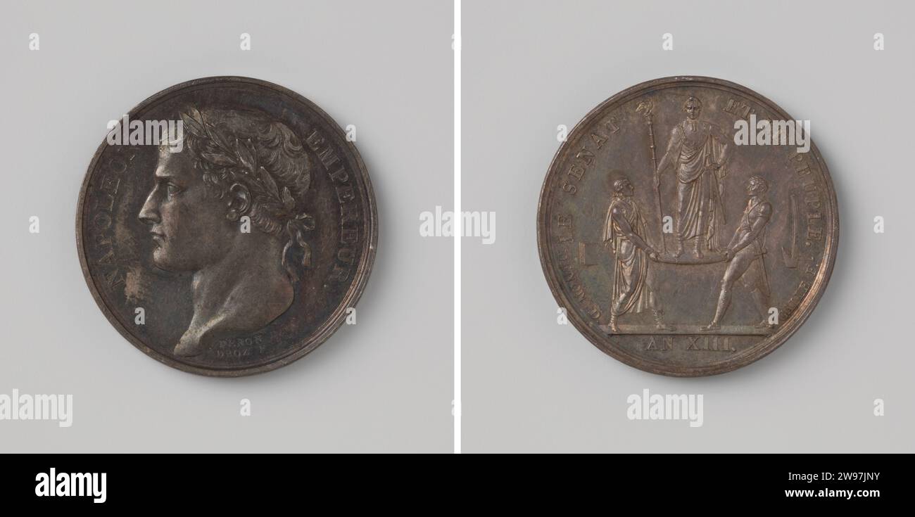 Napoleon Bonaparte, Keizer der Fensen, Jean-Pierre Droz, 1806 Geschichtsmedaille Silbermedaille. Vorne: Brustschmuck Mann mit Lorbeerkranz im Wechsel. Rückseite: Napoleon mit Feldzeichen in der Hand steht auf Schild, der vom Senat und den Menschen in der Abdeckung angehoben wird; Schnitt: Jahr Paris Silber (Metall) markant (Metallverarbeitung) Stockfoto