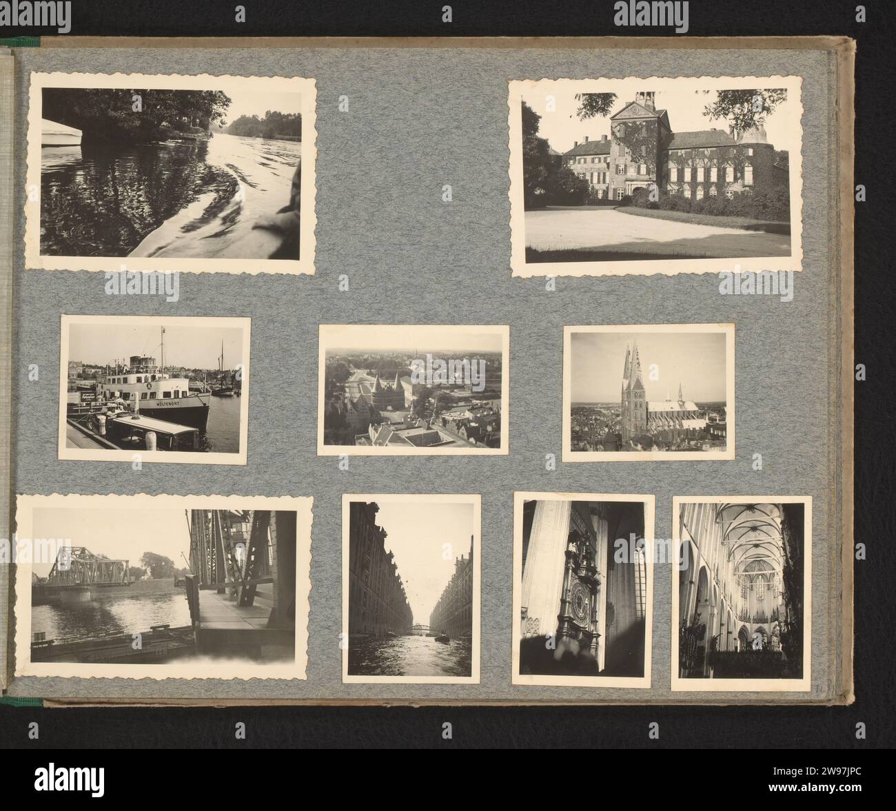 Lübeck, Anonym, 1935 - 1938 Fotoalbum Magazin mit neun Fotos von Gesichtern in und um ein Lübeck, während eines Besuchs von Jungen der Hitlerjugend van Landjahrlager 1935 in Wolmersdorf. Teil des Hitlerjugend Fotoalbums. Fotoförderung Deutschland. Pappe Gelatine Silberdruck Verkehr auf dem Wasser. Stadtblick im Allgemeinen; „Veduta“ Deutschland. Lübeck Stockfoto