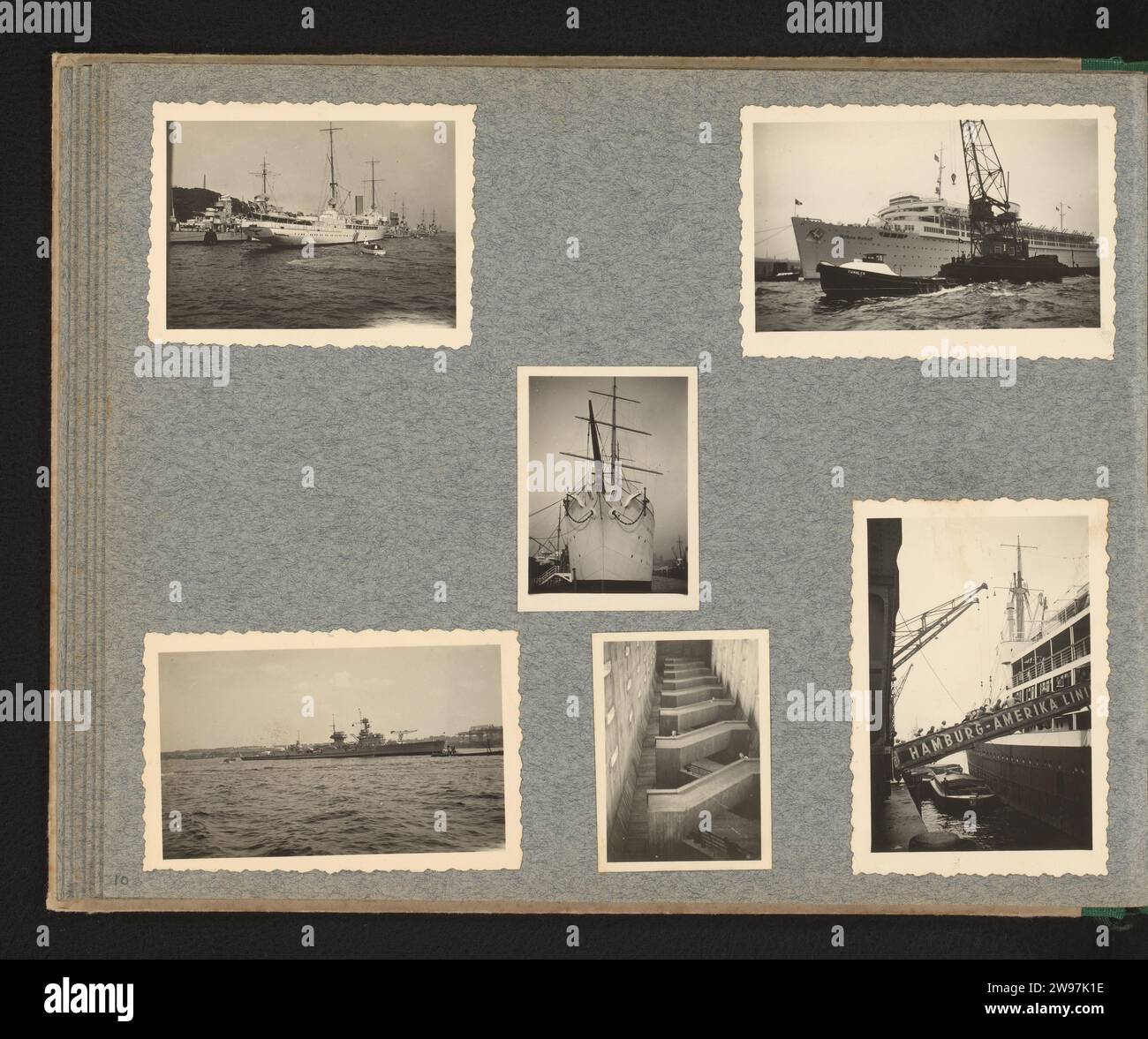 Haven, anonym, 1935 - 1938 Fotoalbum Magazin mit sechs Fotos von Schiffen, während eines Hafenbesuchs (evtl. Hamburg) von Jungen aus der Hitlerjugend van Landjahrlager 1935 in Wolmersdorf. Teil des Hitlerjugend Fotoalbums. Fotoförderung Deutschland. Karton Gelatine Silberdruck Vorbereitung für den Kampf. Militärische Feierlichkeiten. Verkehr auf dem Wasser Deutschland. Hamburg Stockfoto