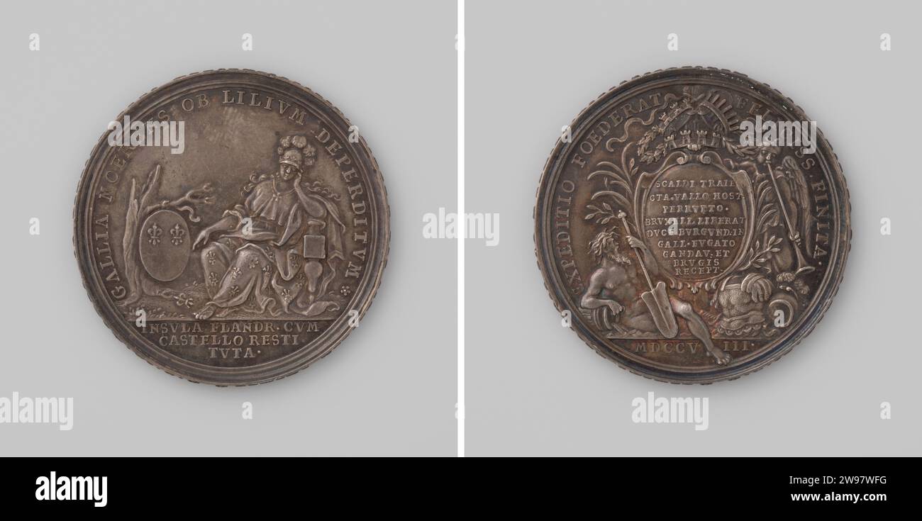 Siege der Verbündeten in diesem Jahr, Martin Brunner, 1708 Geschichtsmedaille Silbermedaille. Vorderseite: Gallia, in Form einer trauernden Frau, die auf dem Thron neben dem zerrissenen Baum sitzt, an dem Frans Wappen hängt, von dem eine Lilie in Koverschrift über der Inschrift gefallen ist. Rückwärts: Schild mit Inschrift zwischen Palmen- und Lorbeerzweigen und unter Kronen und Kränzen; linker Sieg unverblümt auf Bazuin, rechter Flussgott Schelde mit Schiffsruder, gestützt auf einen Wasserkrug im Wechsel; Kantschrift. Nürnberger Silber (Metall) auffällig (Metallverarbeitung) Brüssel. Brabant. Lille. Nord. Gent. S Stockfoto