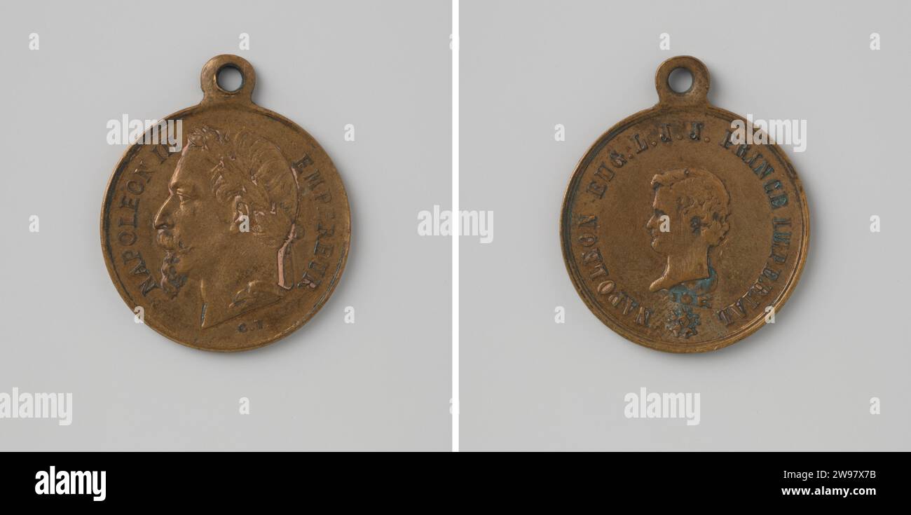Napoleon Eugène Louis Jean Joseph Bonaparte kaiserlicher Fürst von Frankreich , 1860 - 1870 Geschichtsmedaille Messingmedaille mit Träger, vorne das Porträt Kaiser Napoleon III. Links mit Wechsel, auf der Rückseite das Porträt des Prinzen Napoleon links über einem Rittertum, mit einer Änderung. Messing (Legierung) Schlagzange (Metallbearbeitung) Stockfoto
