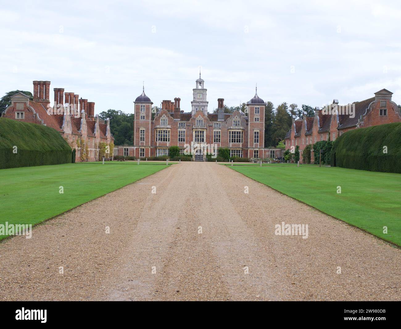 Blick aus der Vogelperspektive auf Blickling Hall Estate, ein historisches Landgut in der englischen Grafschaft Norfolk, Großbritannien Stockfoto