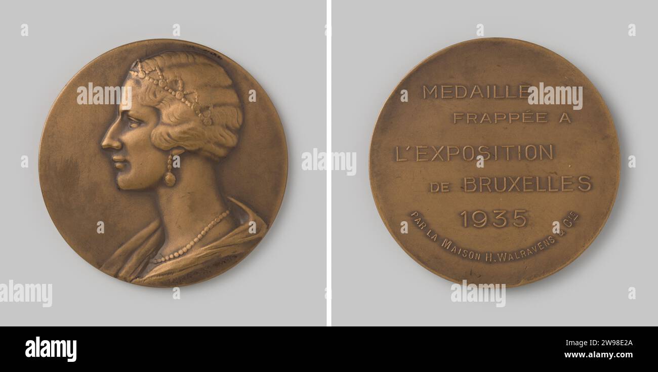 Penning mit Porträt der Königin Astrid geschlagen bei der Brüsseler Ausstellung von H. Walravens & Cie 1935, Josphe Witterwulghe, 1935 Geschichtsmedaille Bronze Medaille, auf der Vorderseite die Büste der Königin Astrid von Belgien links, sechs Textzeilen auf der Rückseite. Bronze (Metall) Anschlagen (Metallbearbeitung) Stockfoto