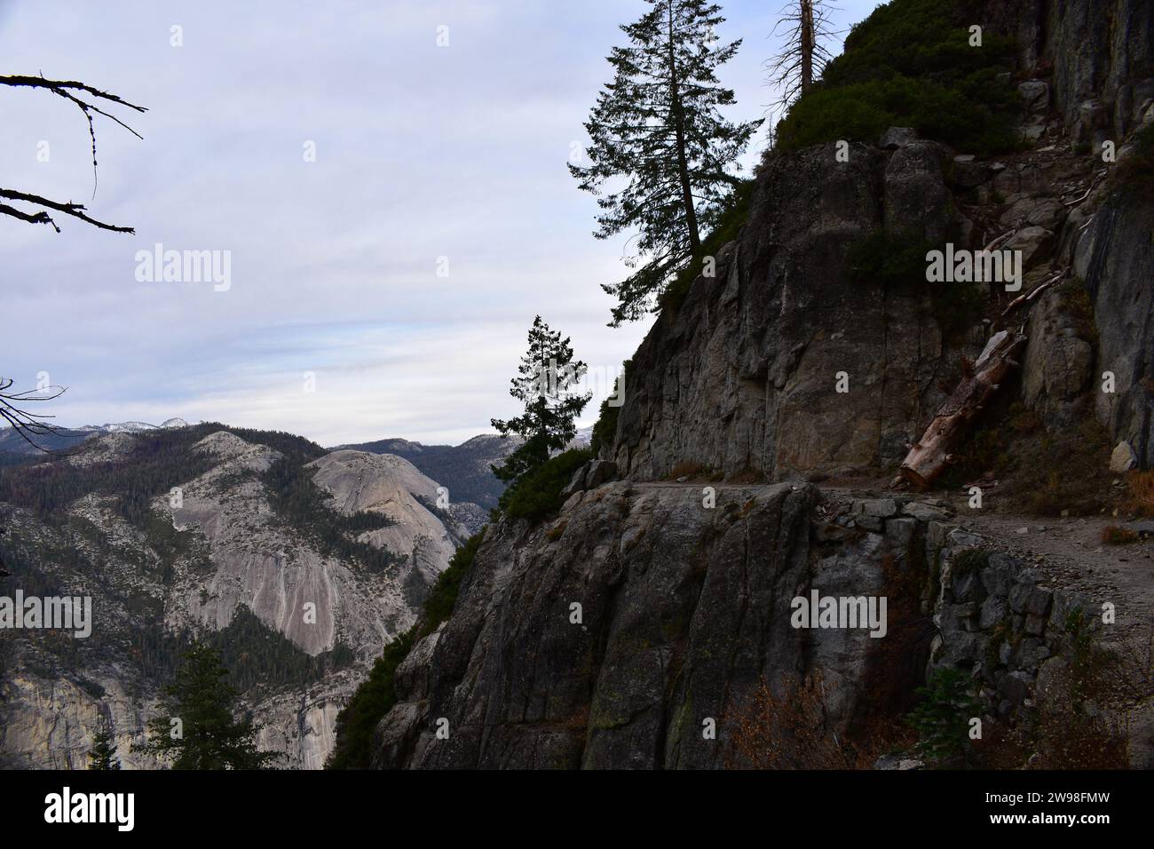 Panoramablick beim Wandern auf dem Four Mile Trail im Yosemite National Park Stockfoto