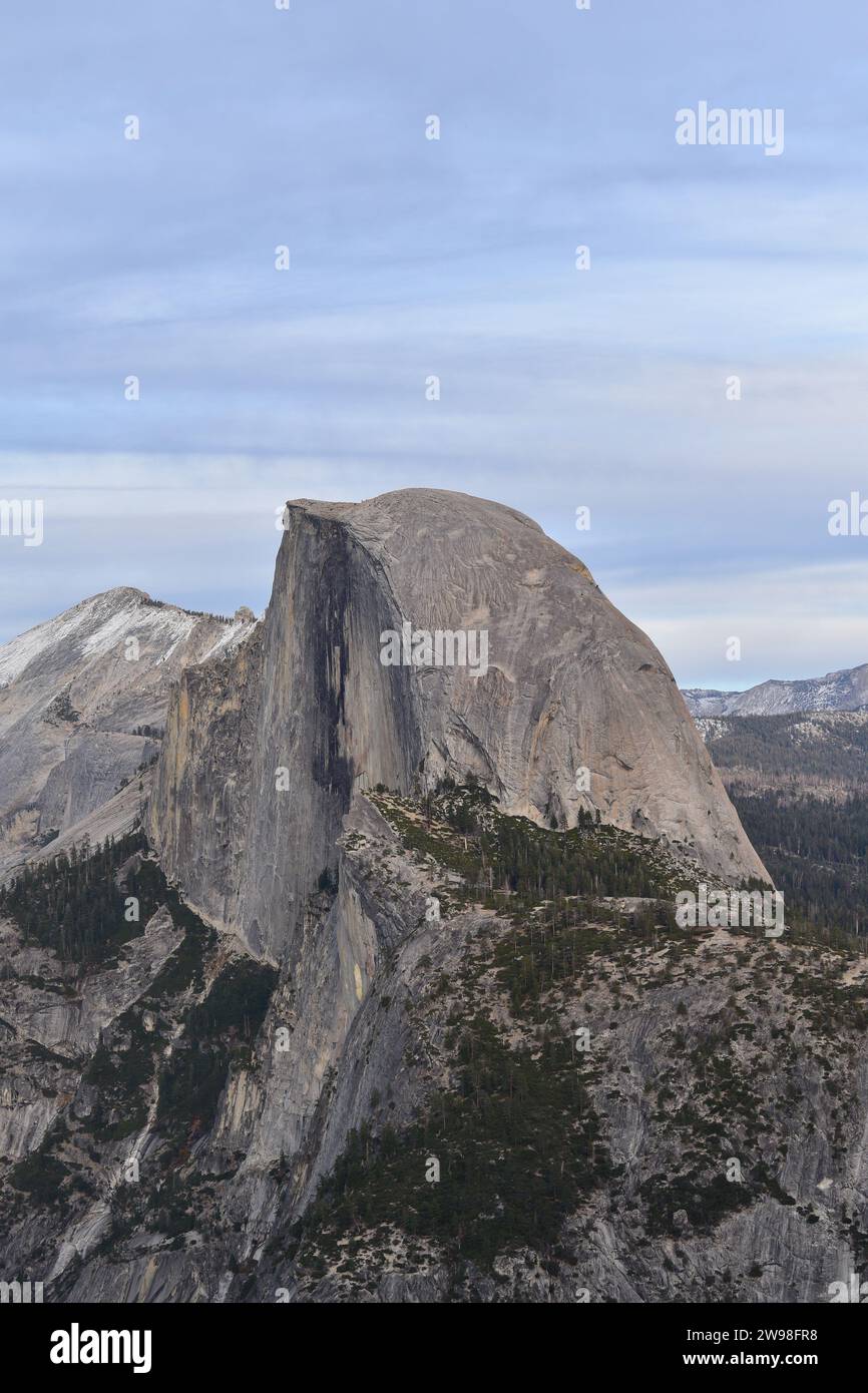 Blick auf den majestätischen Half Dome im Yosemite National Park Stockfoto
