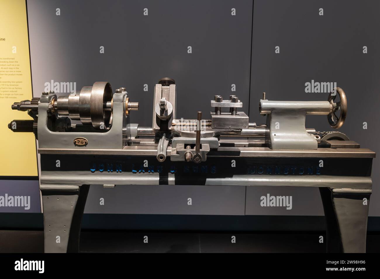 Drehmaschine aus dem Jahr 1900 von John lang and Sons, Johnstone, Renfrewshire, Schottland. Ausstellung im National Museum of Scotland in Edinburgh, Großbritannien. Stockfoto
